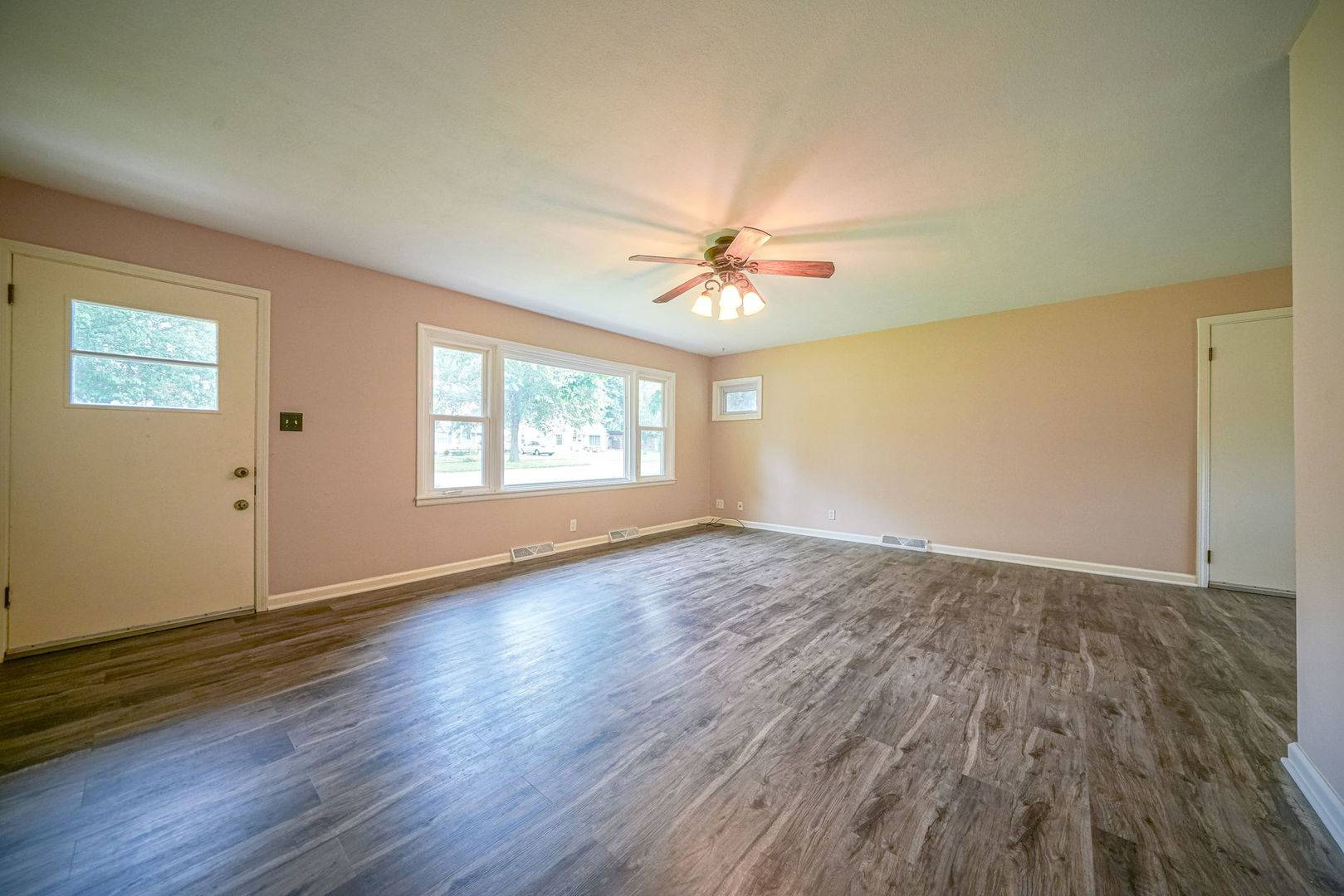 507 W 1st ST, Mount Morris, IL 61054