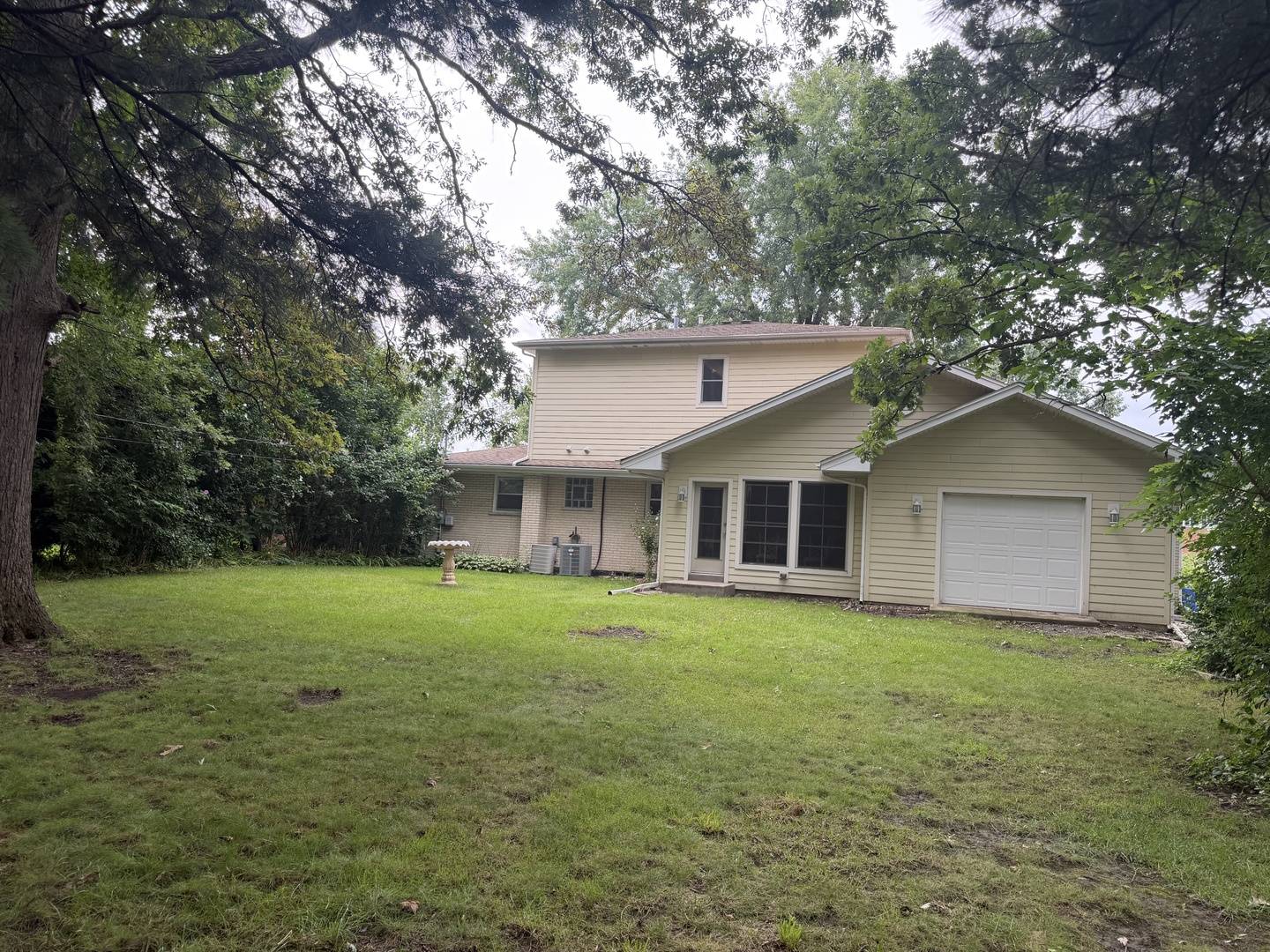 285 E Montrose AVE, Wood Dale, IL 60191