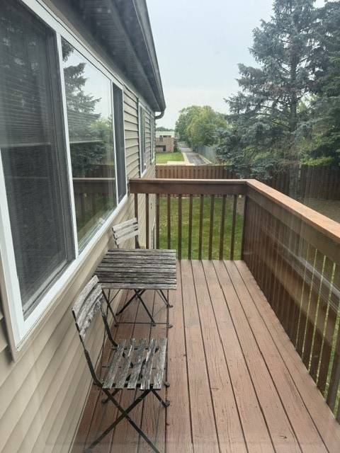 707 E Whispering Oaks DR, Palatine, IL 60074