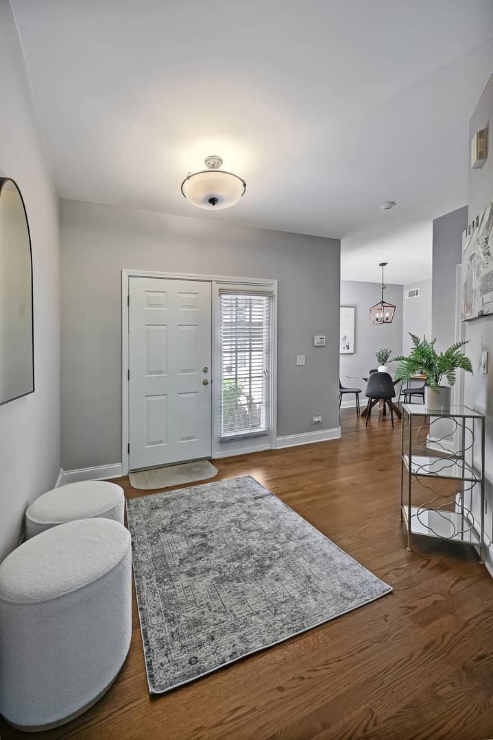 4256 Stableford LN, Naperville, IL 60564
