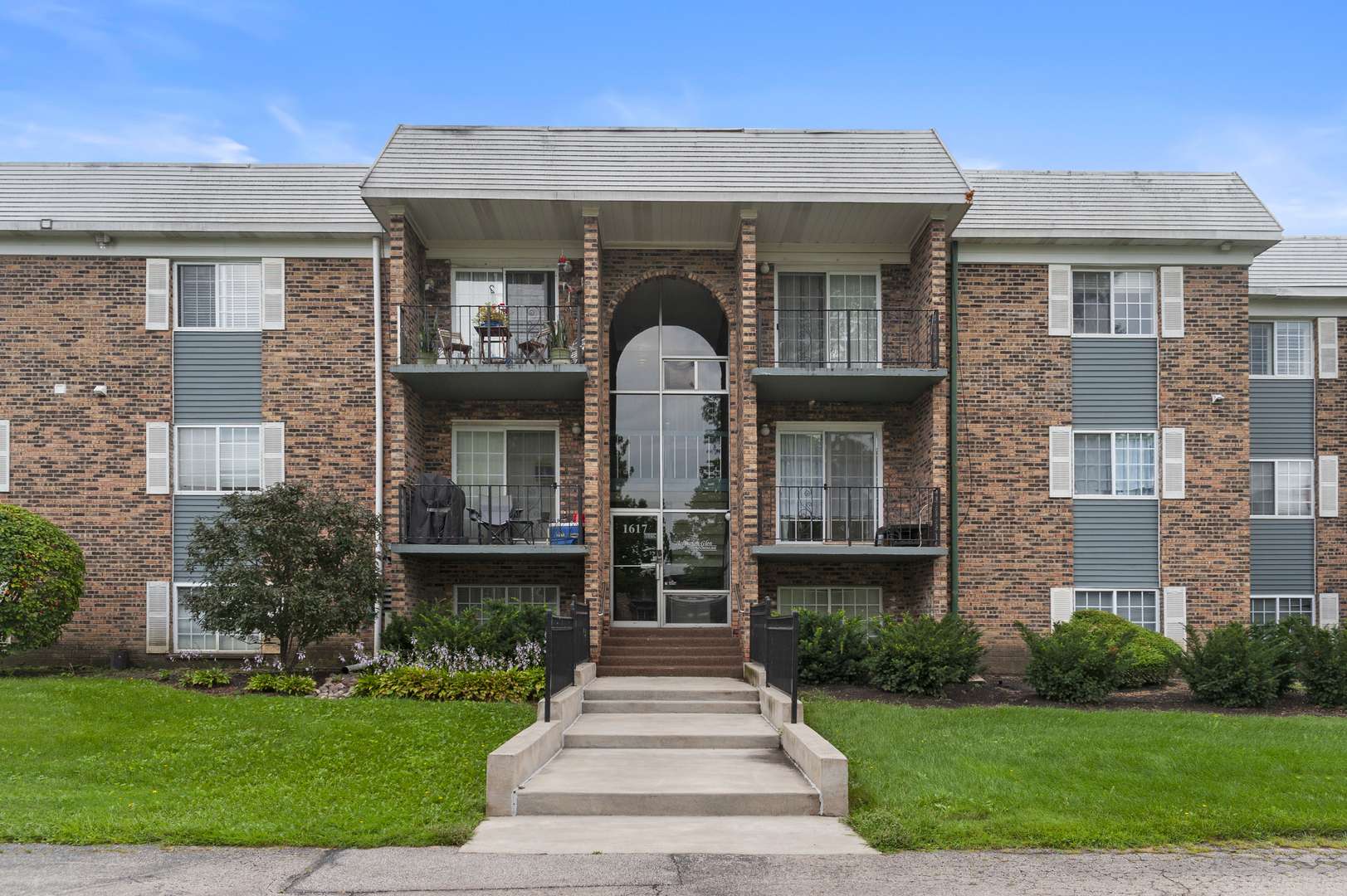 1617 N Windsor DR #208, Arlington Heights, IL 60004
