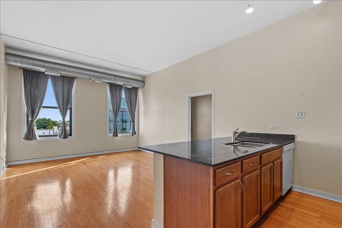 4015 N Milwaukee AVE #416, Chicago, IL 60641
