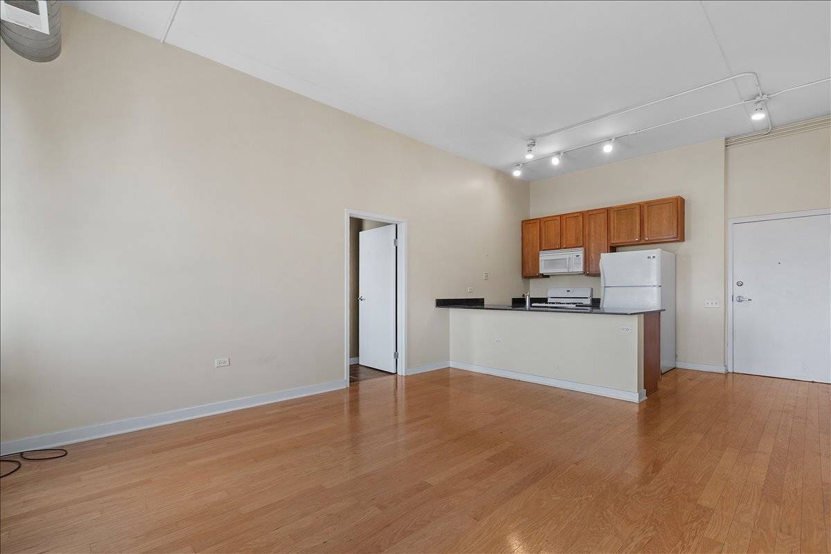 4015 N Milwaukee AVE #416, Chicago, IL 60641