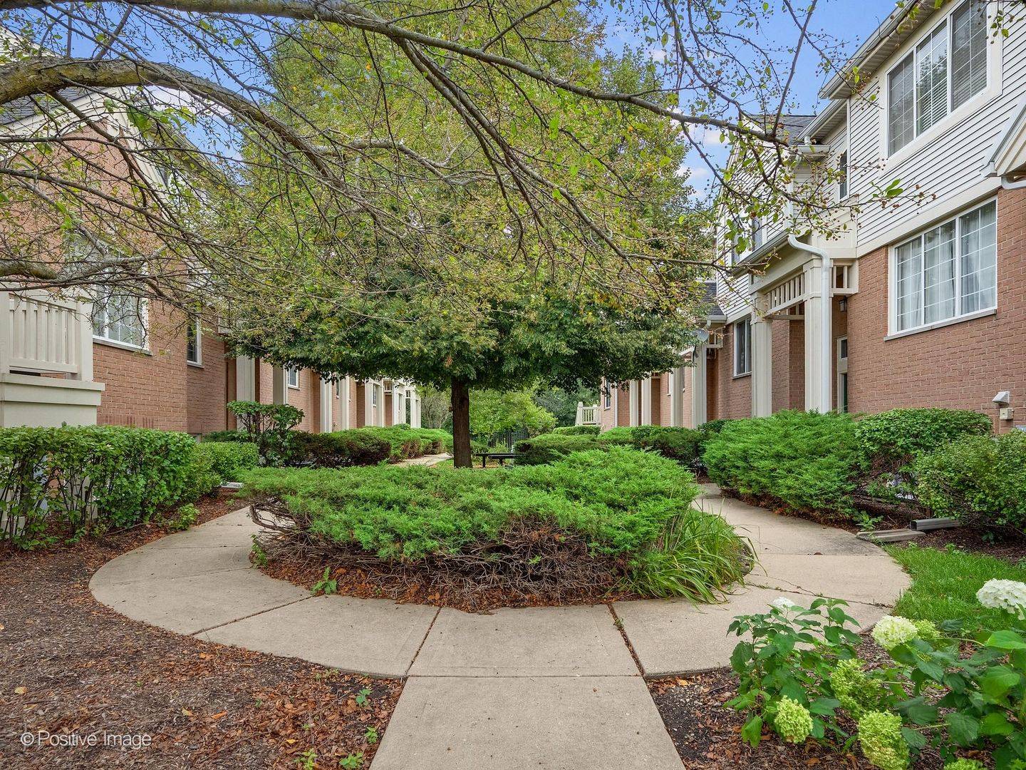 2124 W Concord LN, Addison, IL 60101