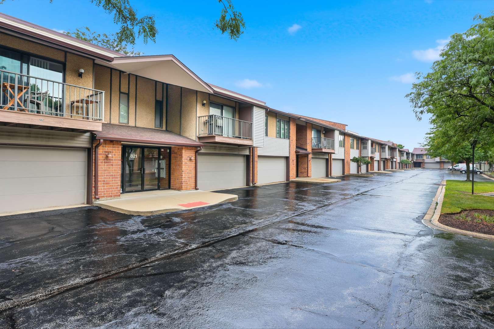 821 Oakton ST #104, Elk Grove Village, IL 60007