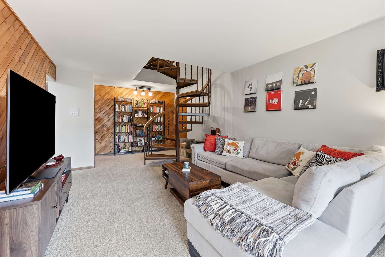 821 Oakton ST #104, Elk Grove Village, IL 60007