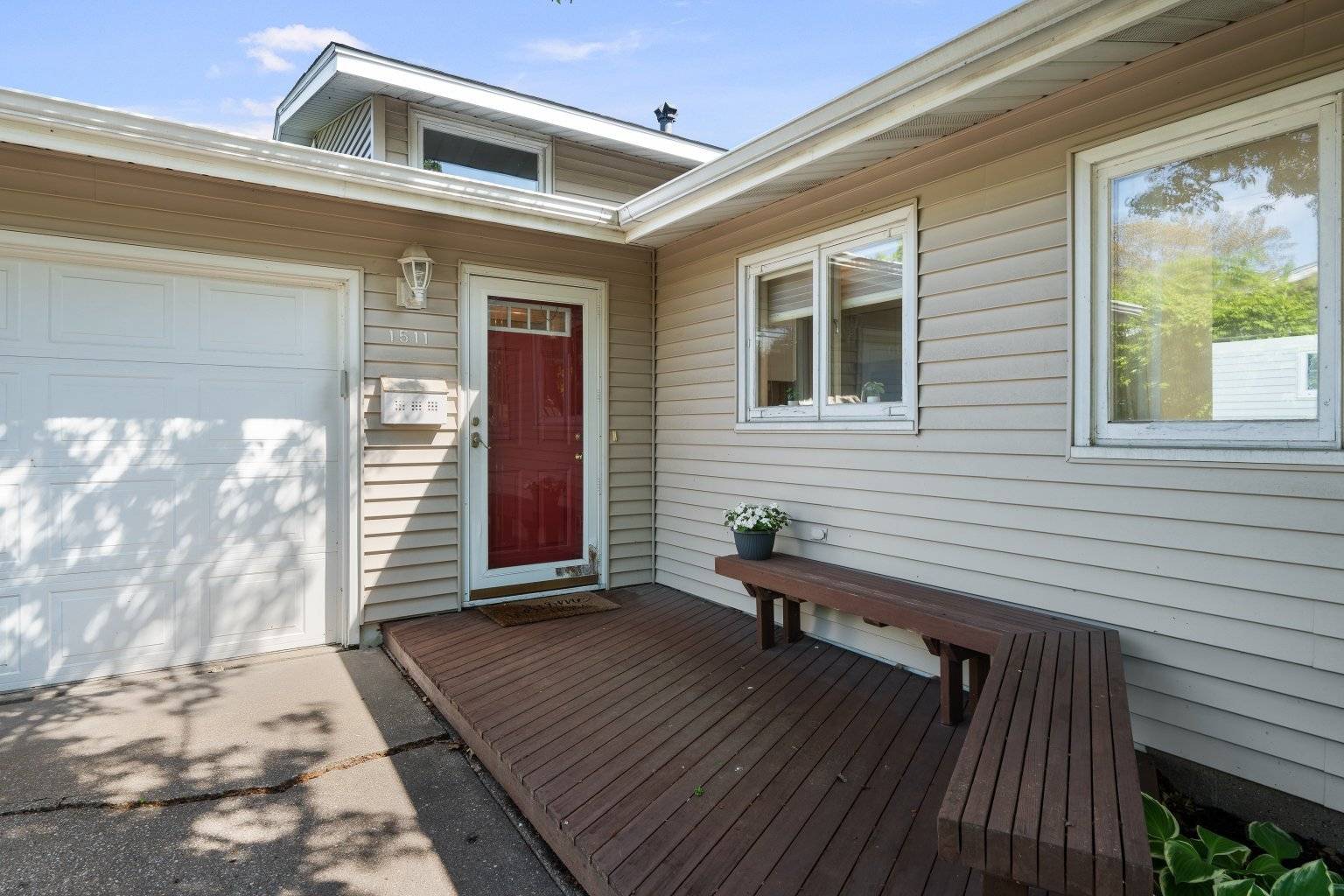1511 Parklane DR, Bettendorf, IA 52722