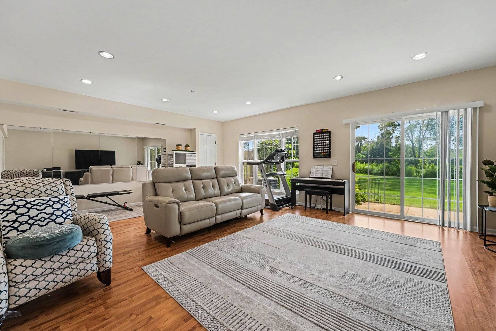469 Bay Tree CIR, Vernon Hills, IL 60061