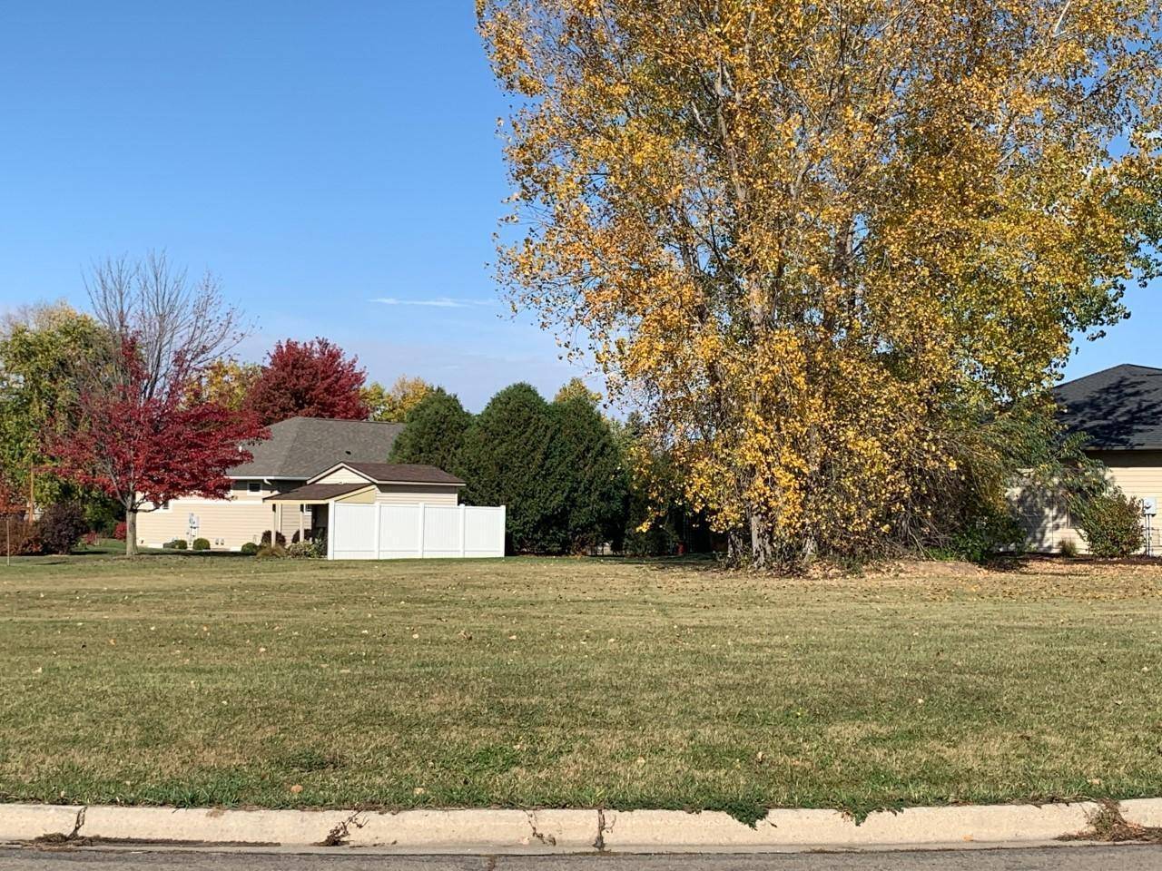 2166 NE Maple Leaf LN, Owatonna, MN 55060