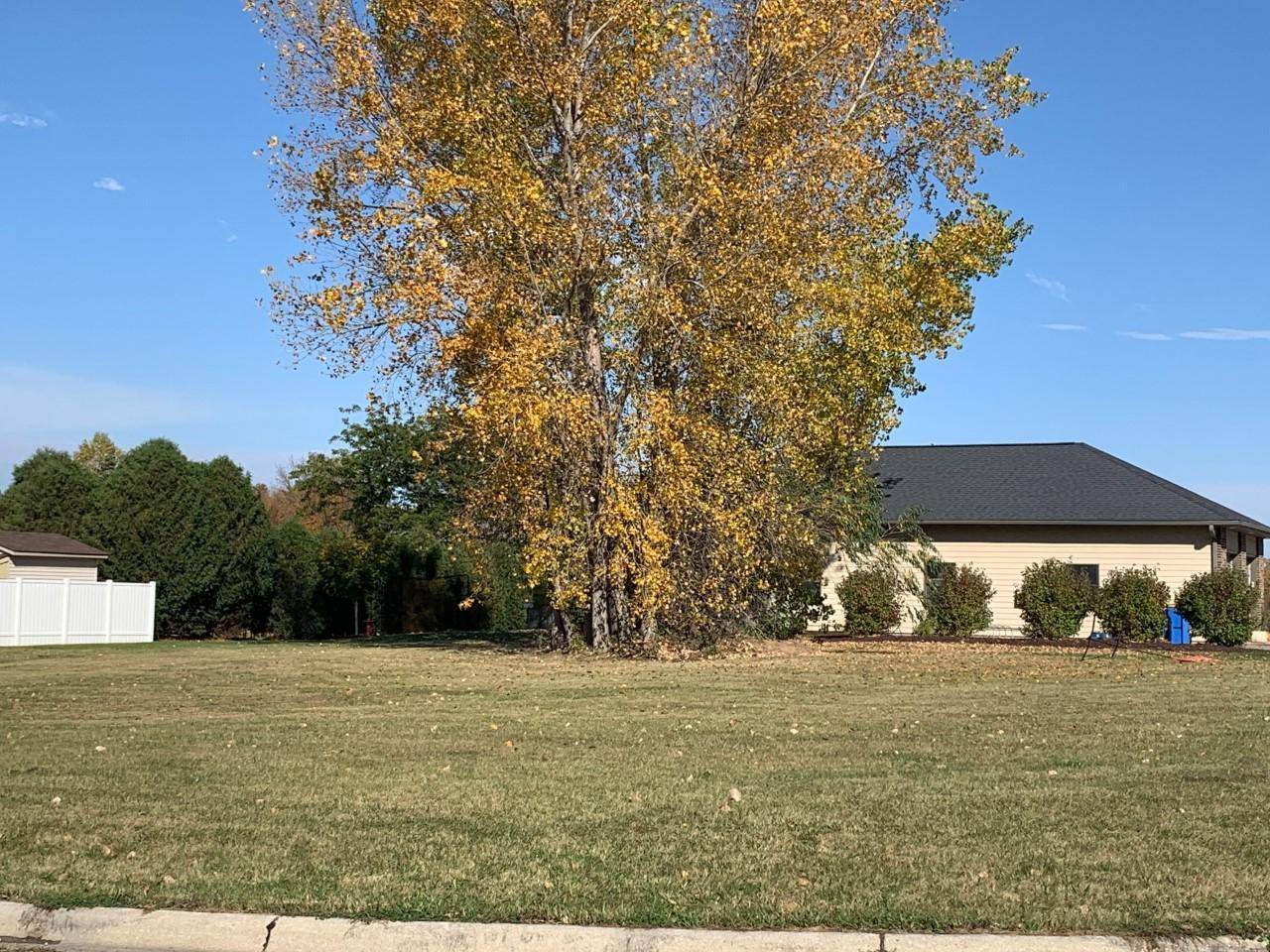 2166 NE Maple Leaf LN, Owatonna, MN 55060