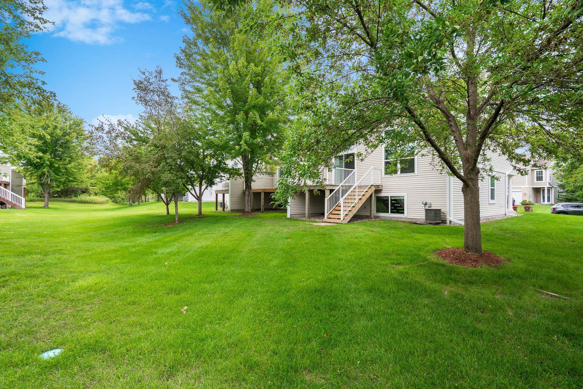 2083 Saint Johns CT, Woodbury, MN 55129