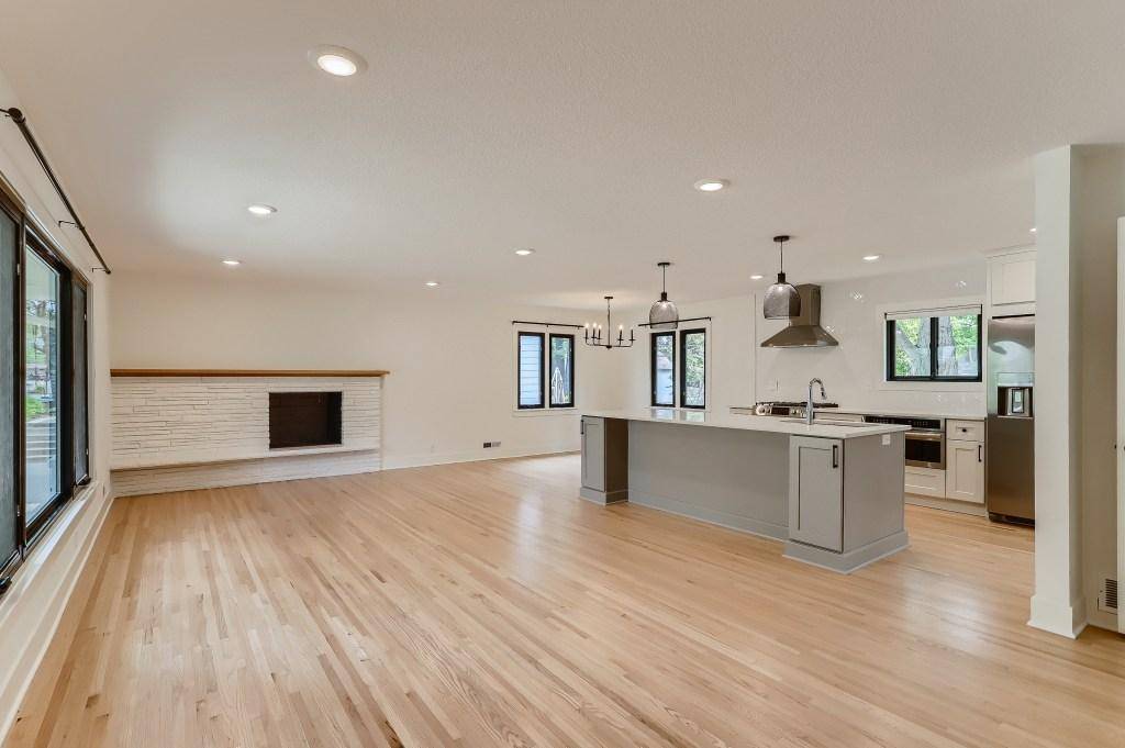 4909 Trillium LN, Edina, MN 55435