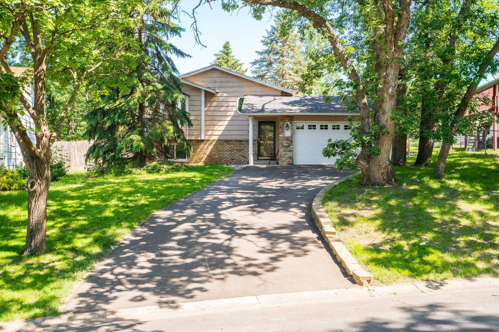1011 106th AVE NW, Coon Rapids, MN 55433