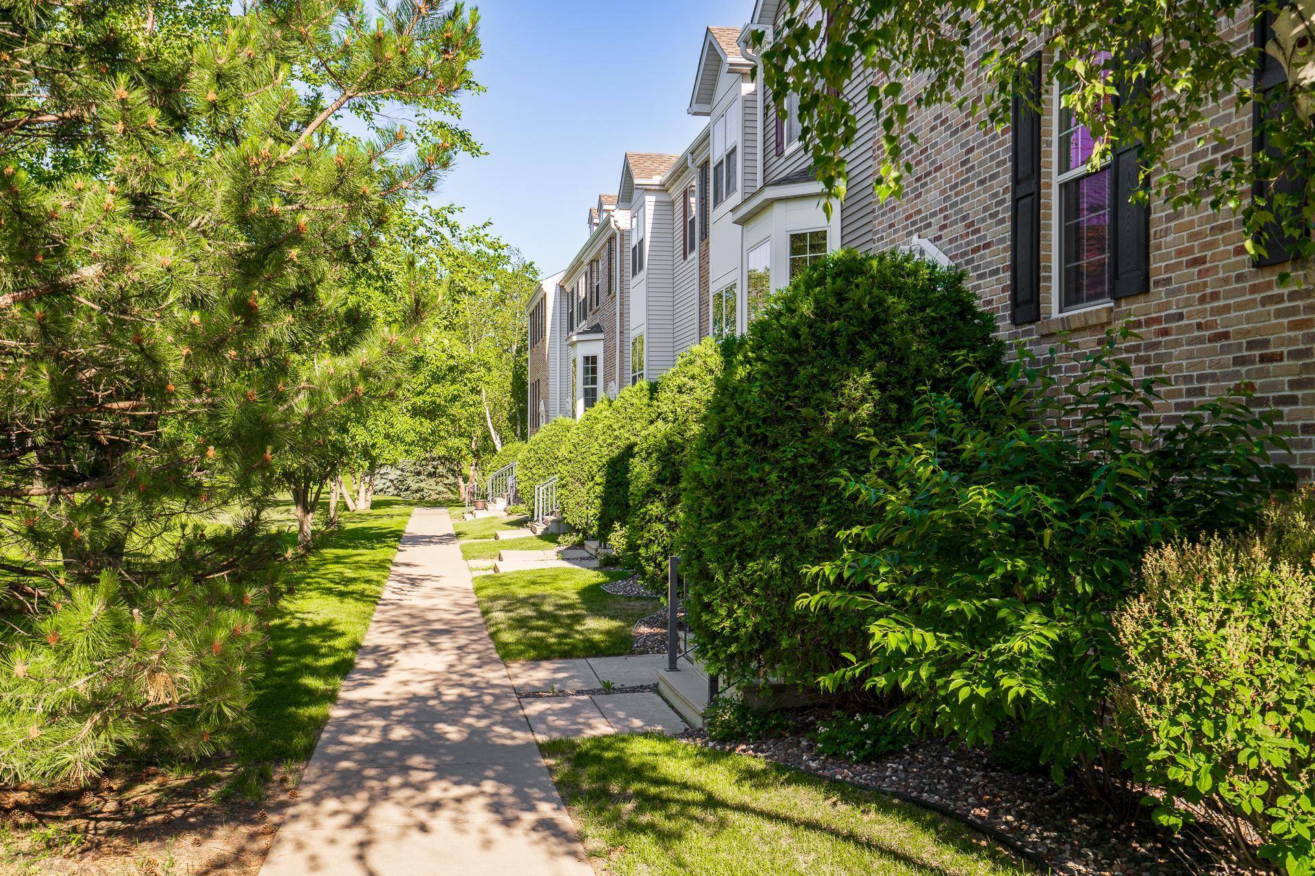 15577 June Grass LN, Eden Prairie, MN 55347