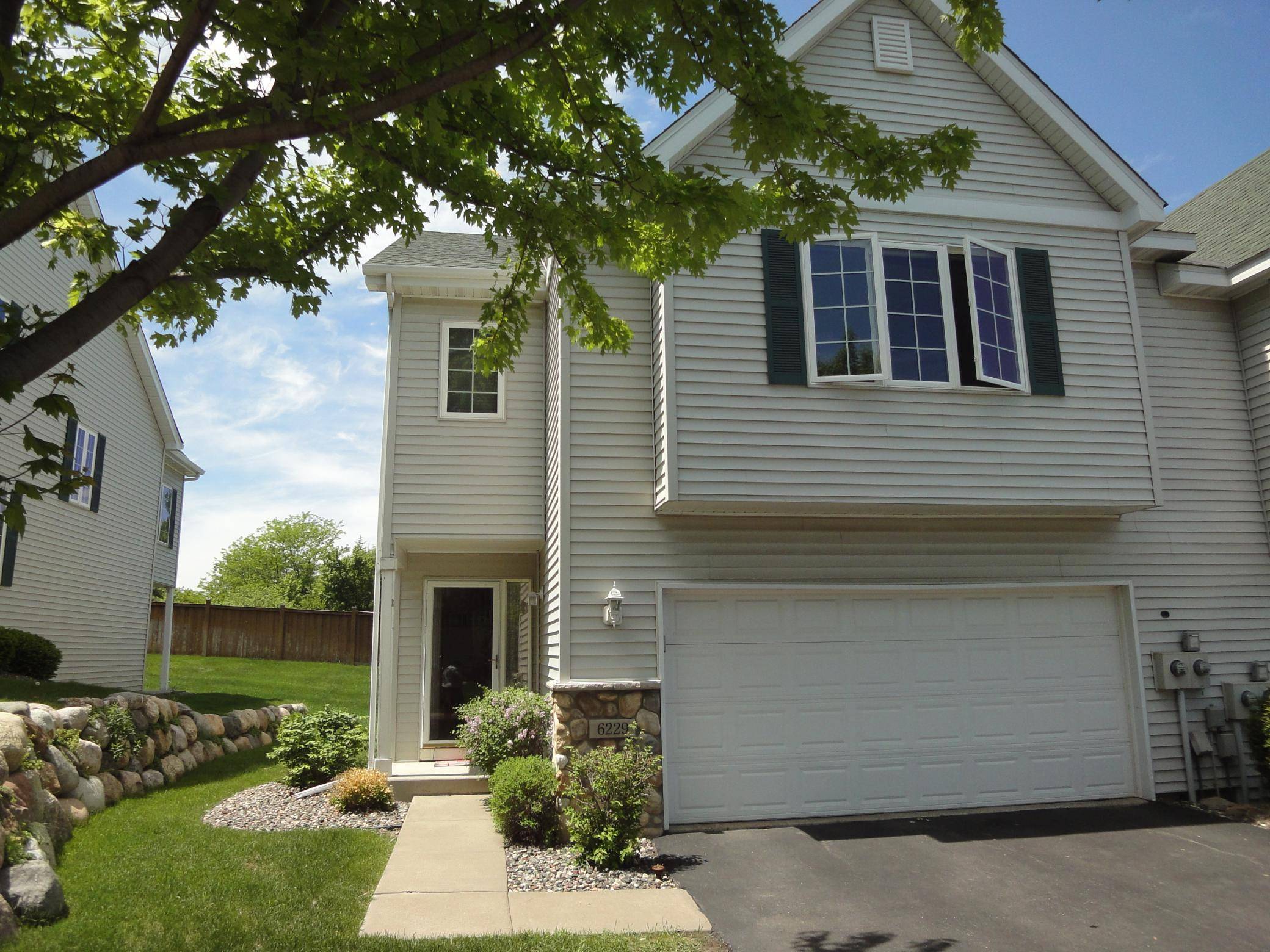 6229 Upland LN N, Maple Grove, MN 55311