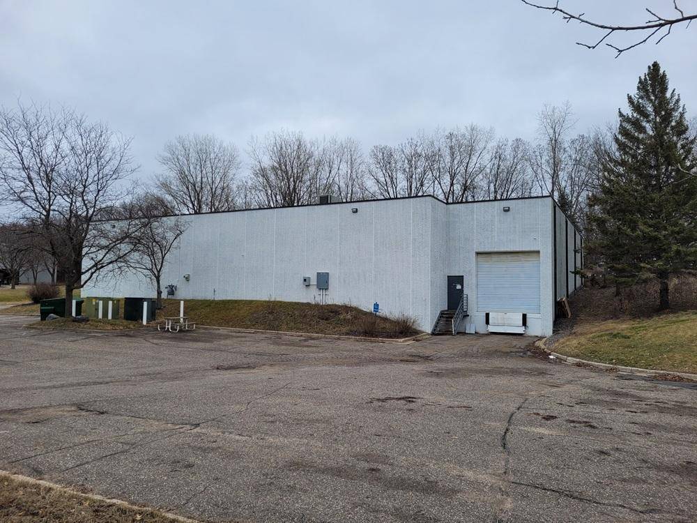 400 Commerce CT, Vadnais Heights, MN 55127