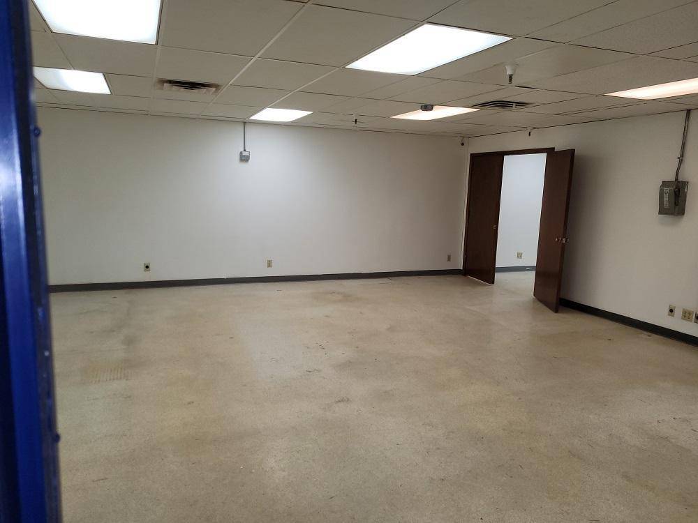400 Commerce CT, Vadnais Heights, MN 55127