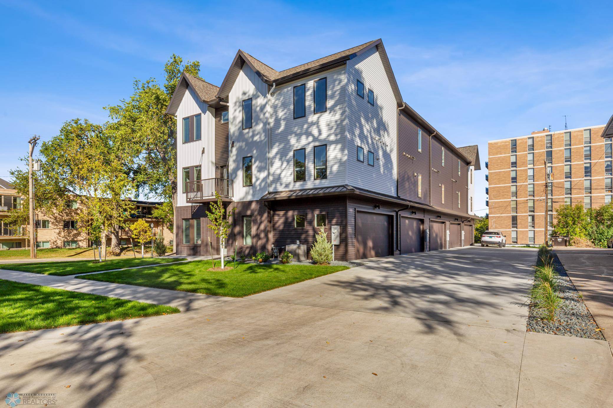 502 8th ST S #1, Fargo, ND 58103