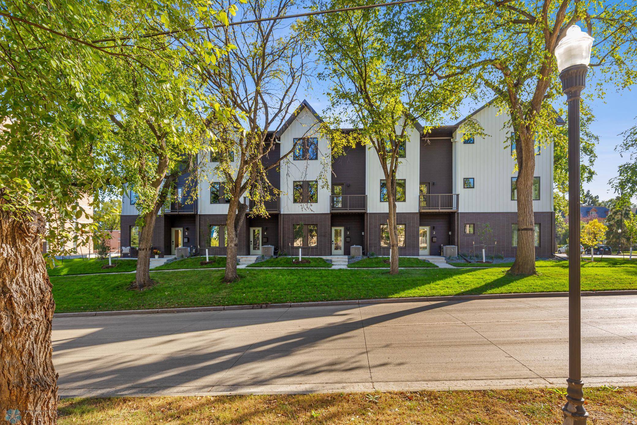502 8th ST S #2, Fargo, ND 58103