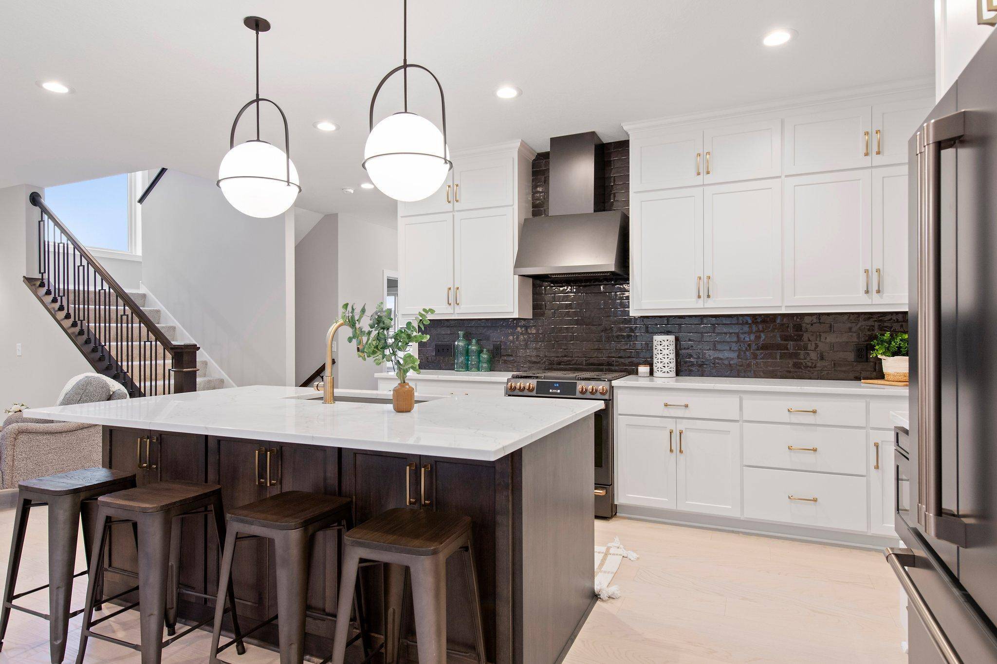 636 Parkside CT, Eagan, MN 55123