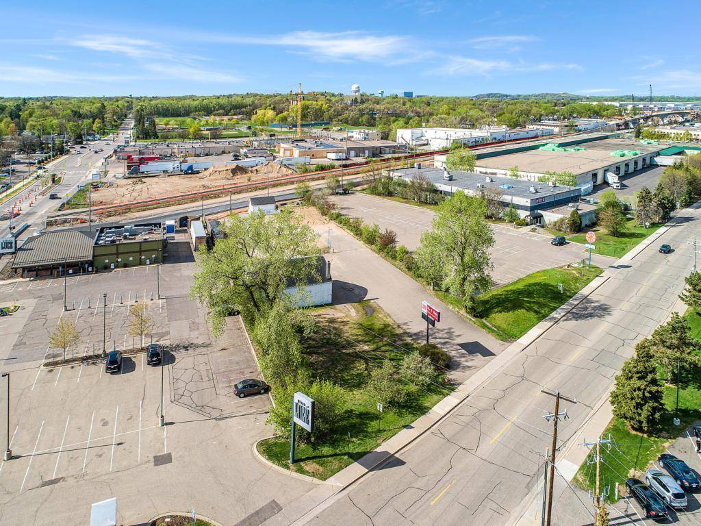 1102 2nd ST NE, Hopkins, MN 55343
