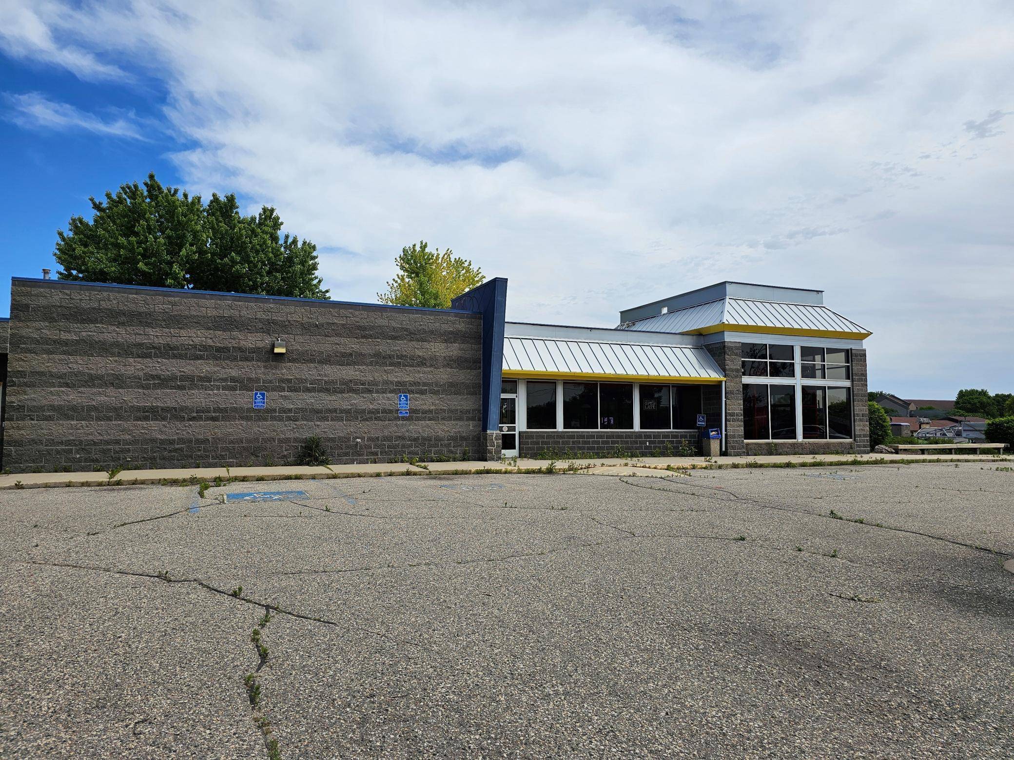 1611 Highway 12 E, Willmar, MN 56201