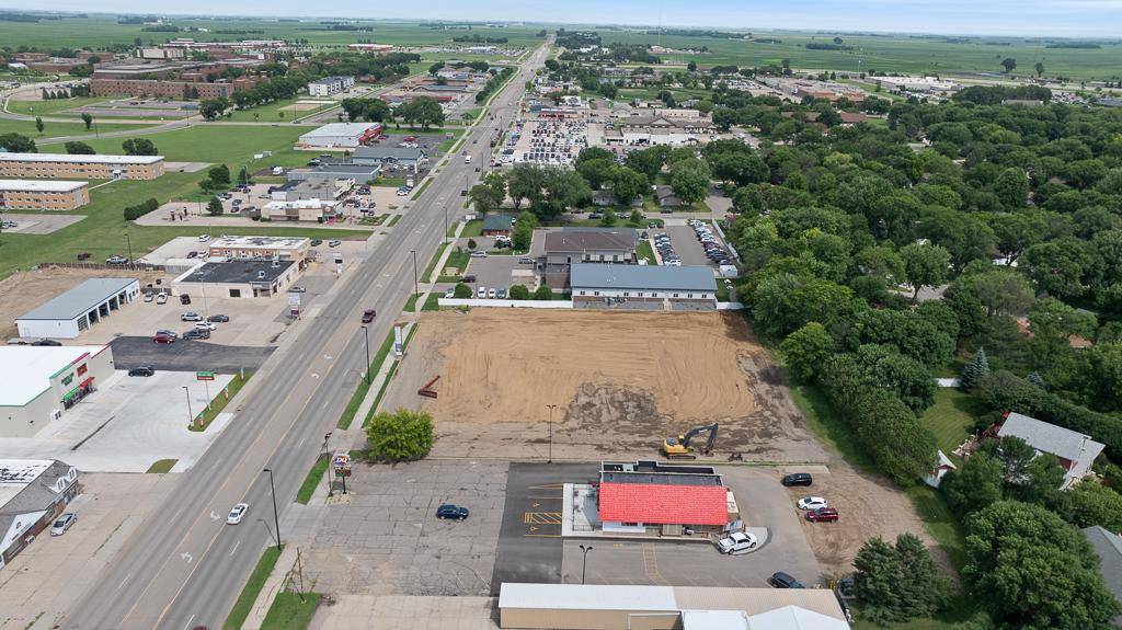 1208 E College DR, Marshall, MN 56258