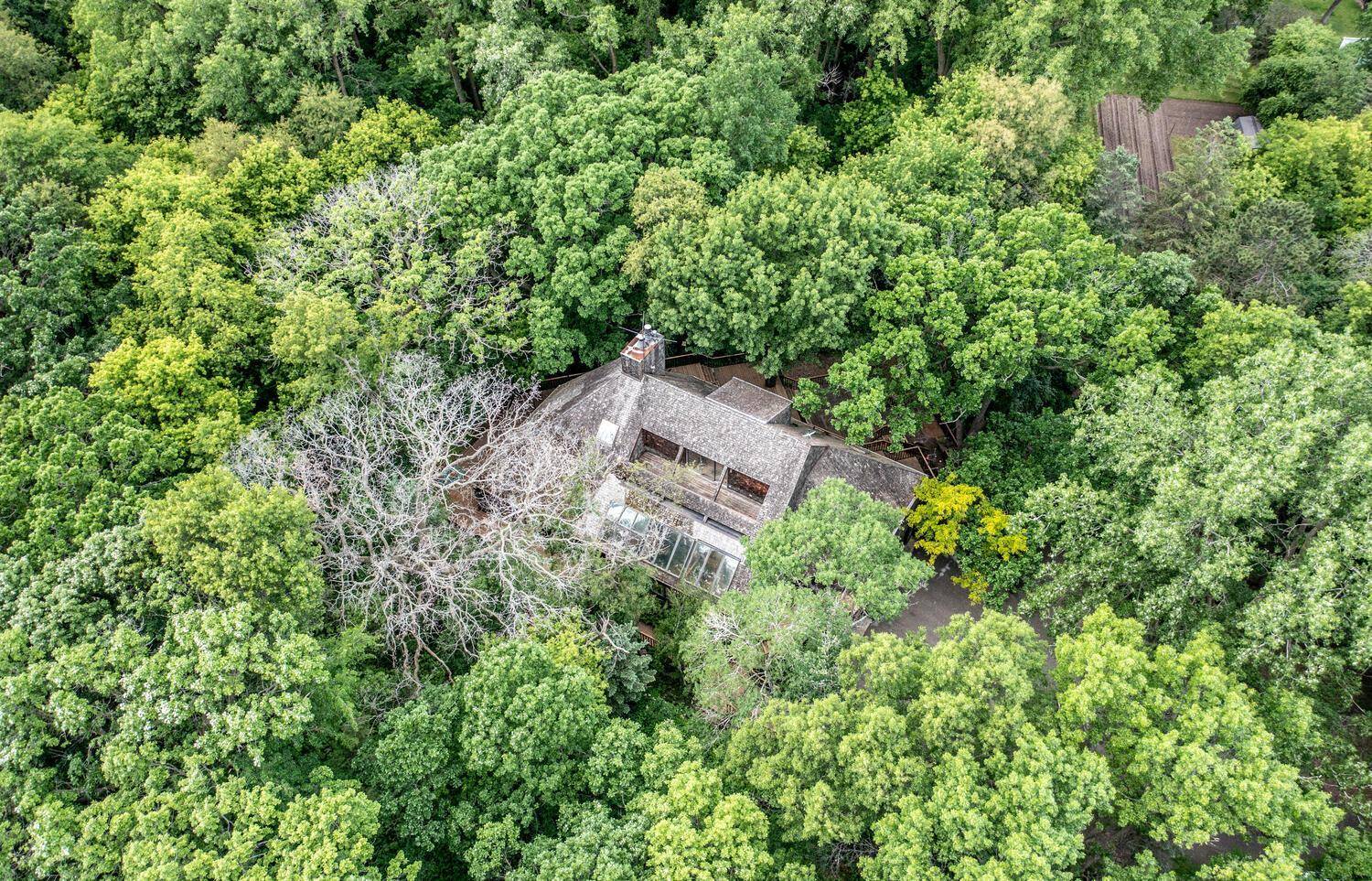 750 Mohican LN, Mendota Heights, MN 55120