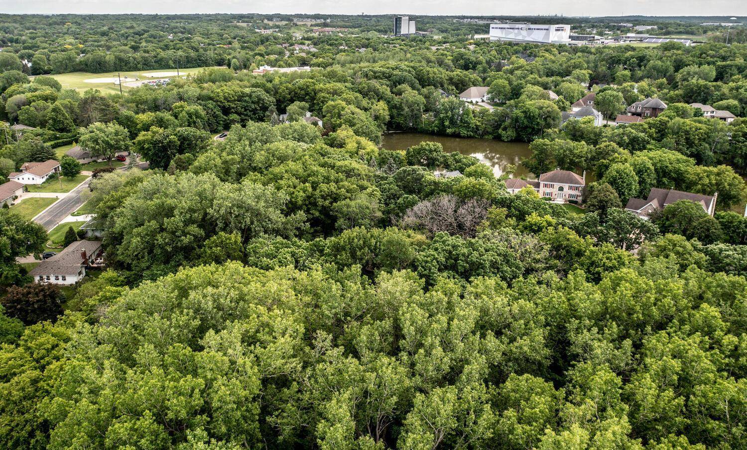 750 Mohican LN, Mendota Heights, MN 55120