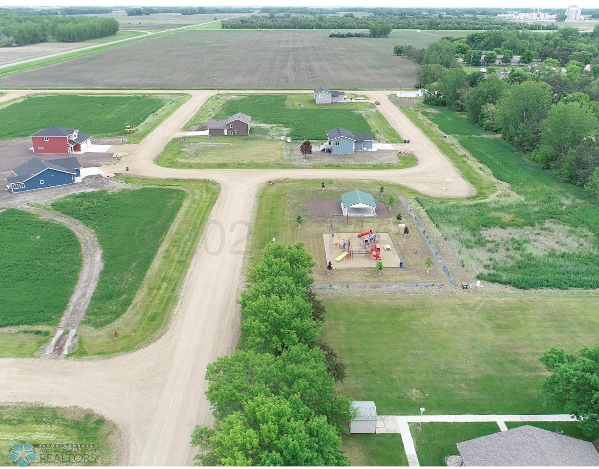 306 PRAIRIE DR S, Hankinson, ND 58041