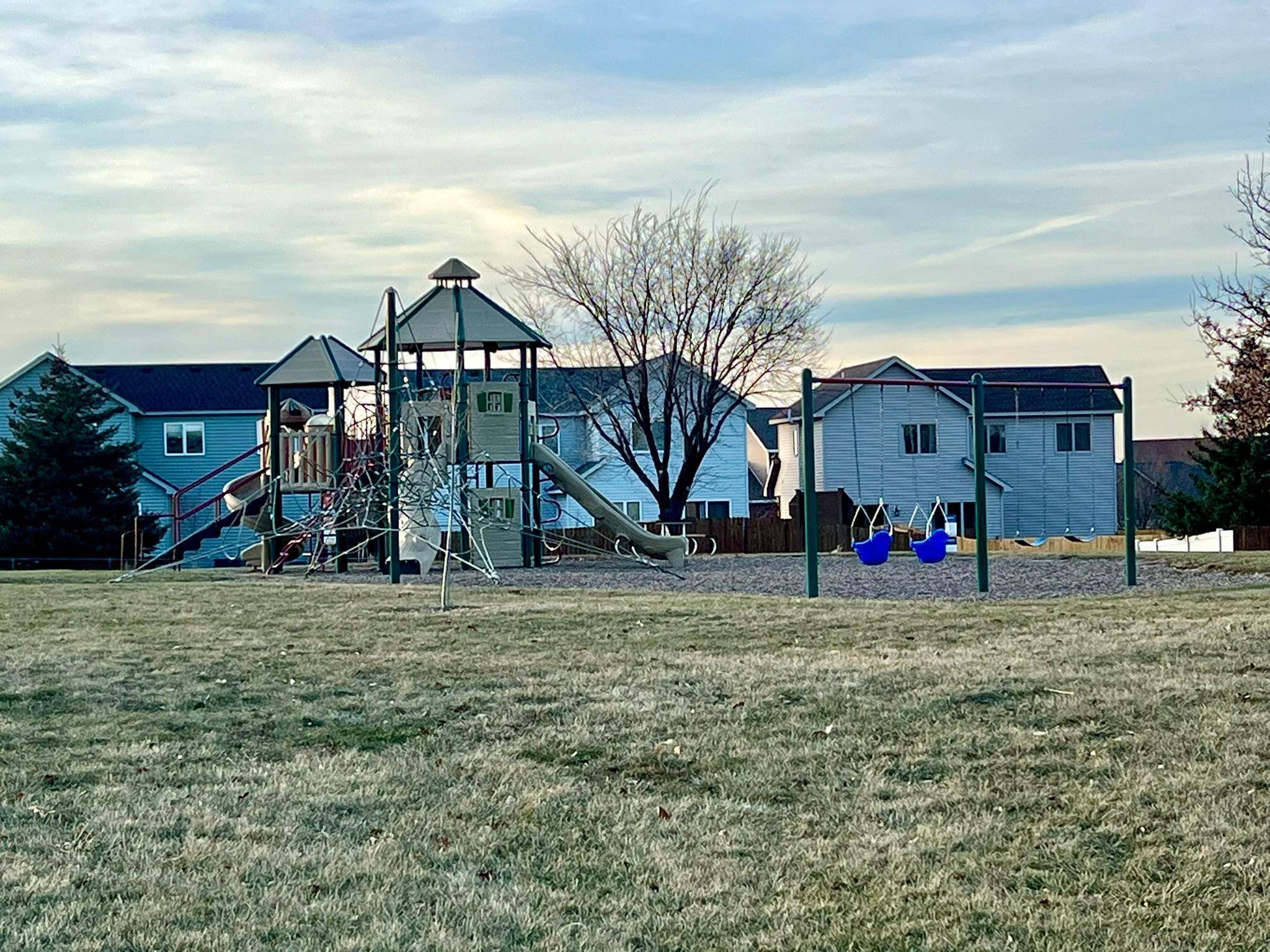 910 Snowbird DR, Red Wing, MN 55066