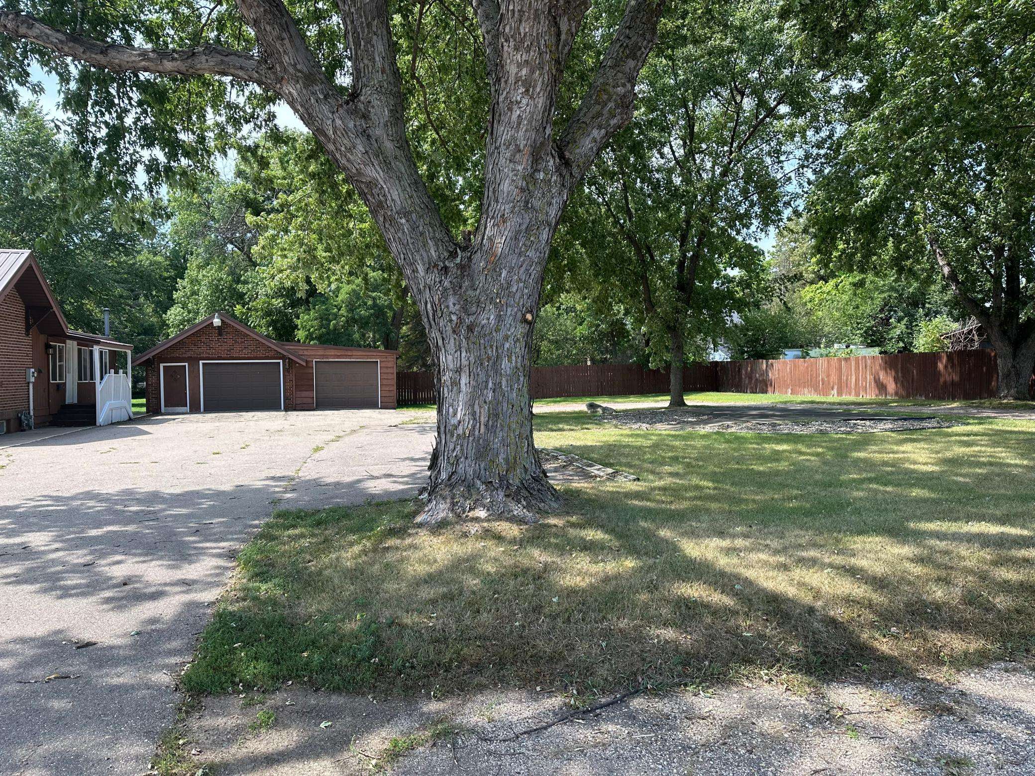 570 2nd AVE N, Windom, MN 56101