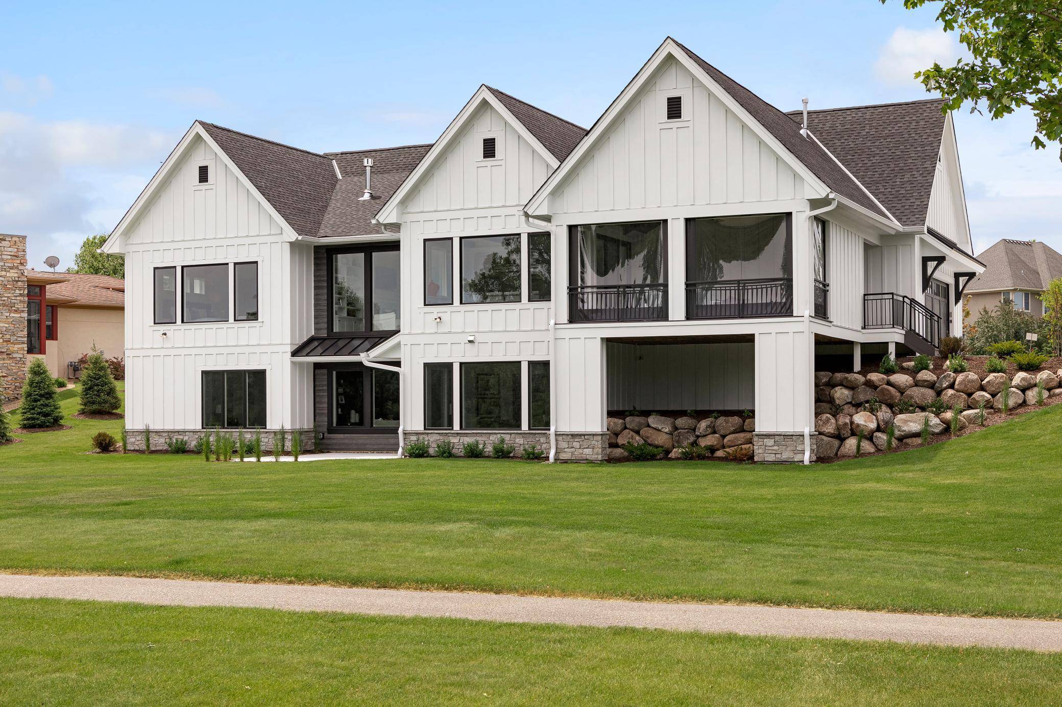 172 Westwood LN, Wayzata, MN 55391