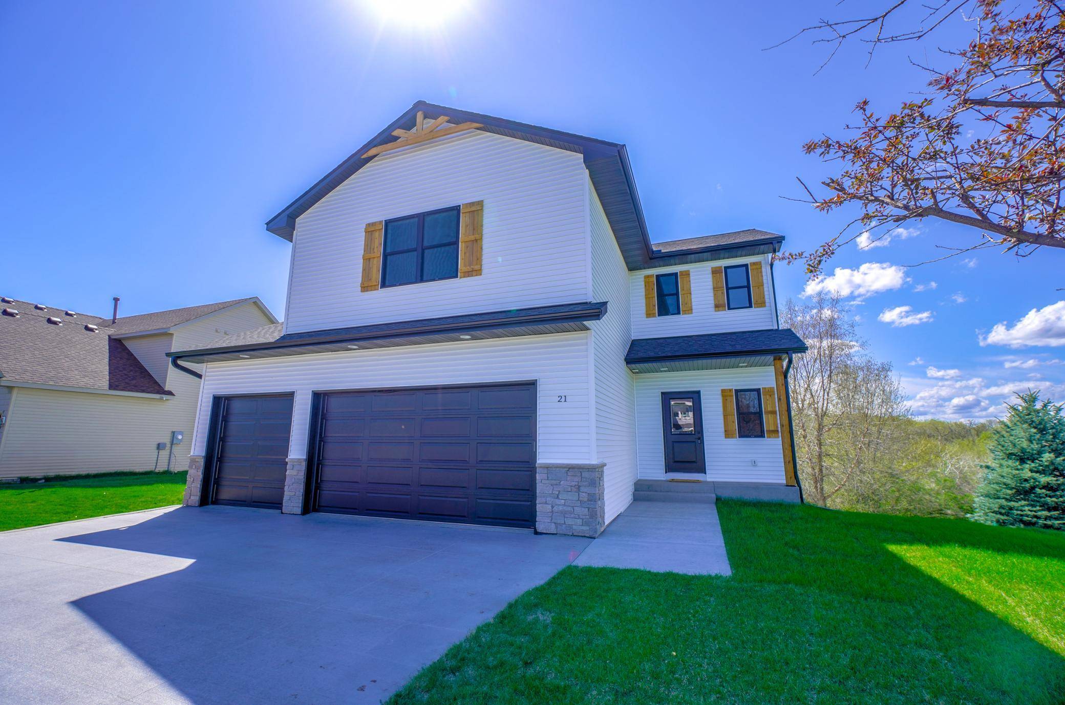 1205 Riverside DR N, Hudson, WI 54016
