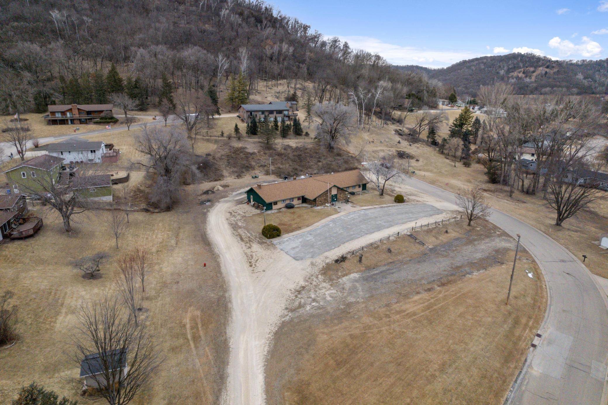 401 Rolling View DR, Rollingstone, MN 55969