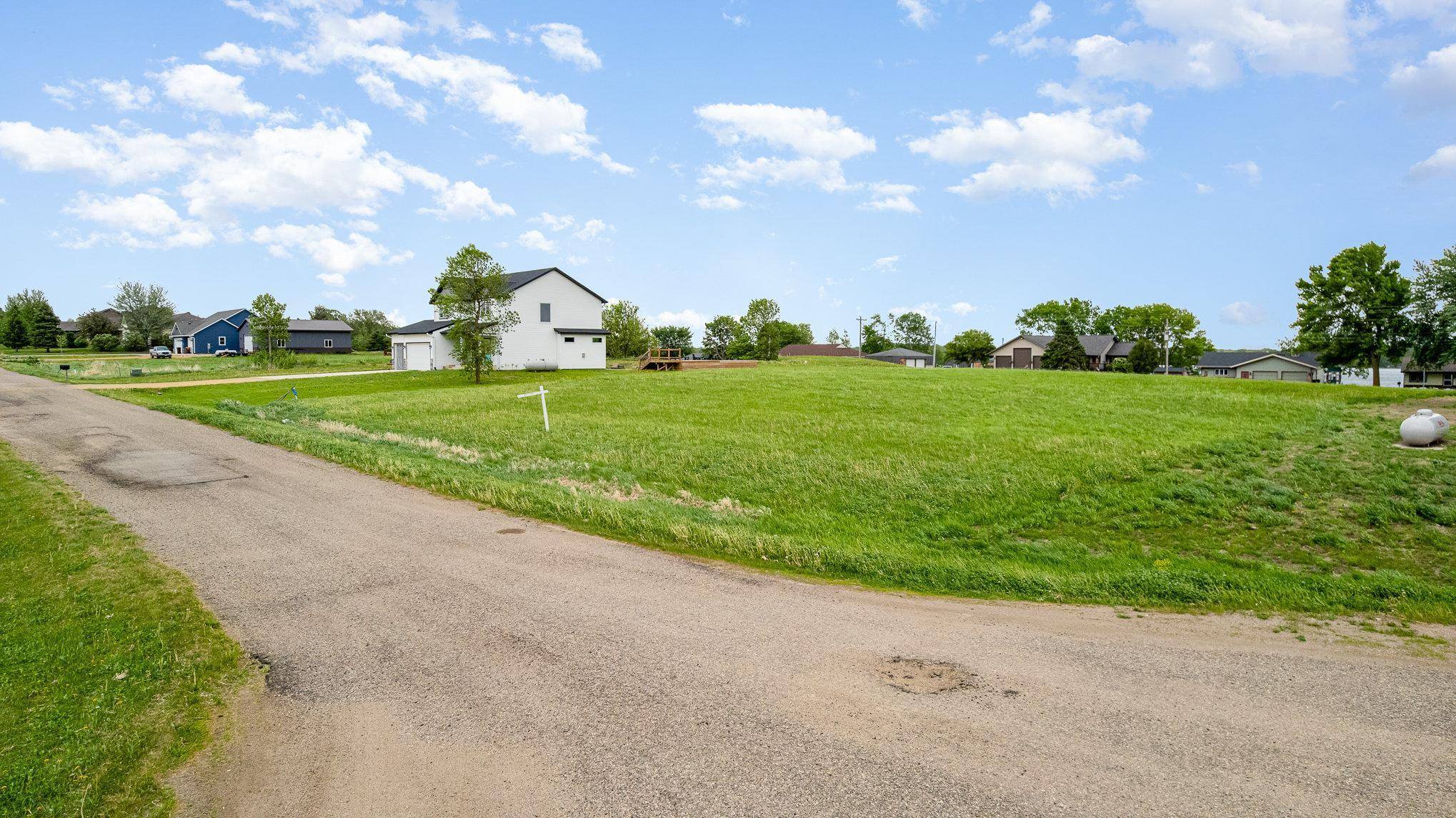 19329 Lake Volney CIR, Le Center, MN 56057
