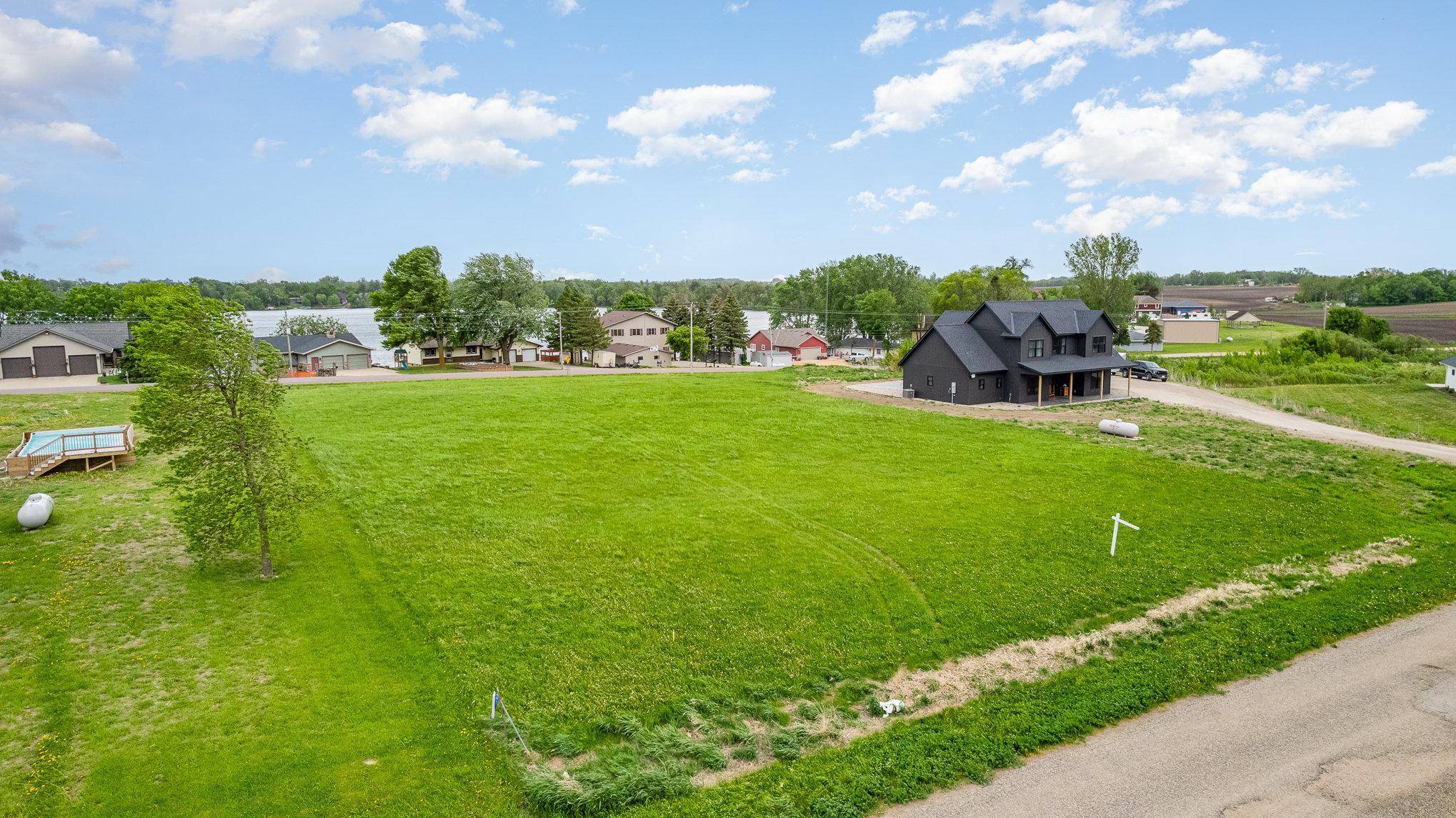 19329 Lake Volney CIR, Le Center, MN 56057