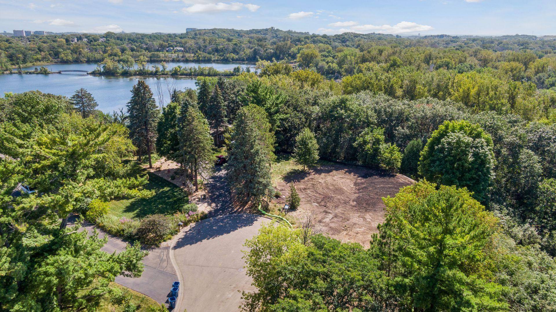 5038 Dominick SPUR, Hopkins, MN 55343