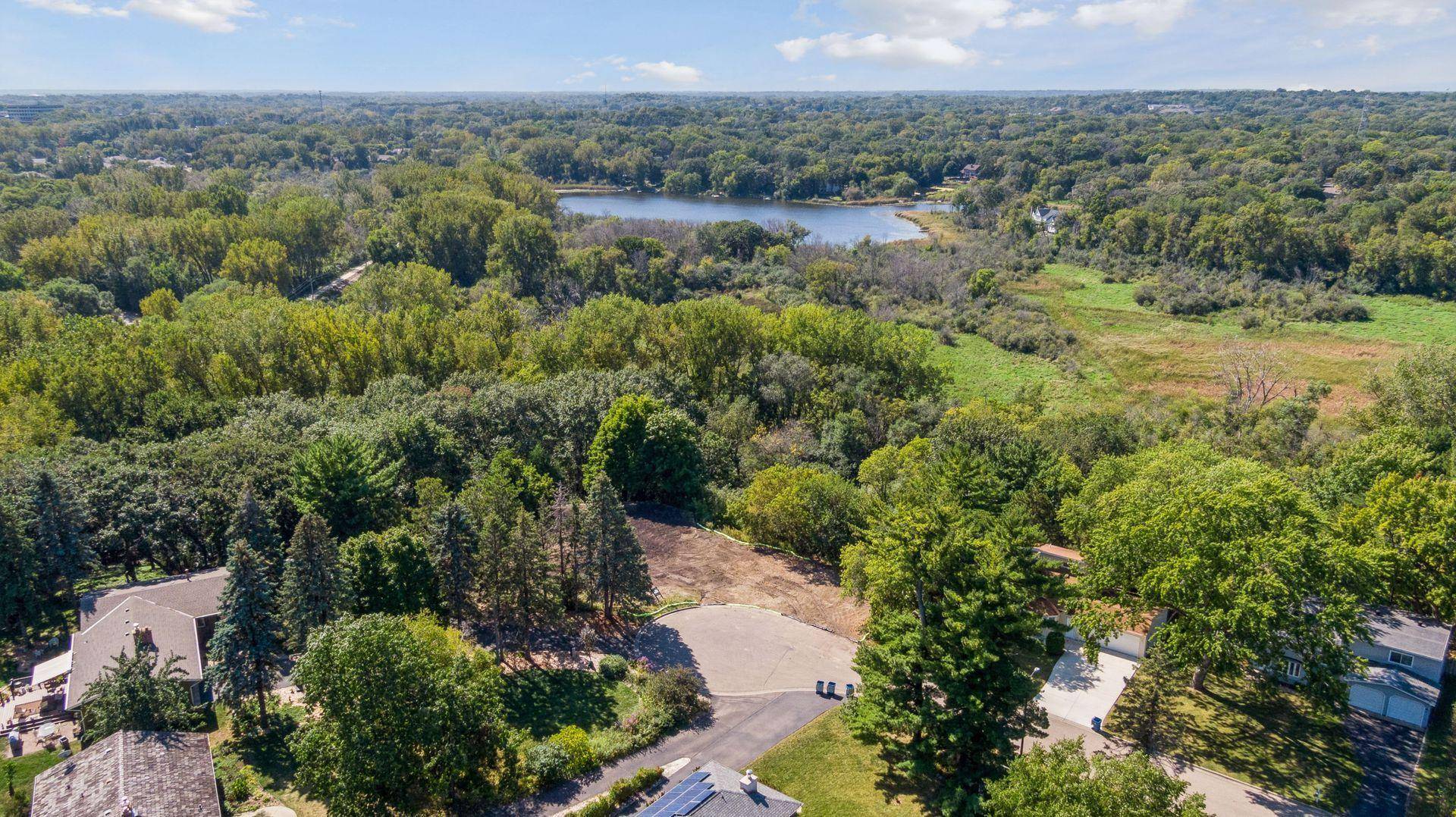 5038 Dominick SPUR, Hopkins, MN 55343