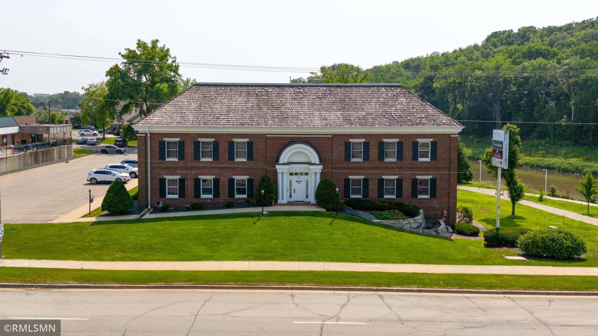 140 Elton Hills LN NW, Rochester, MN 55901