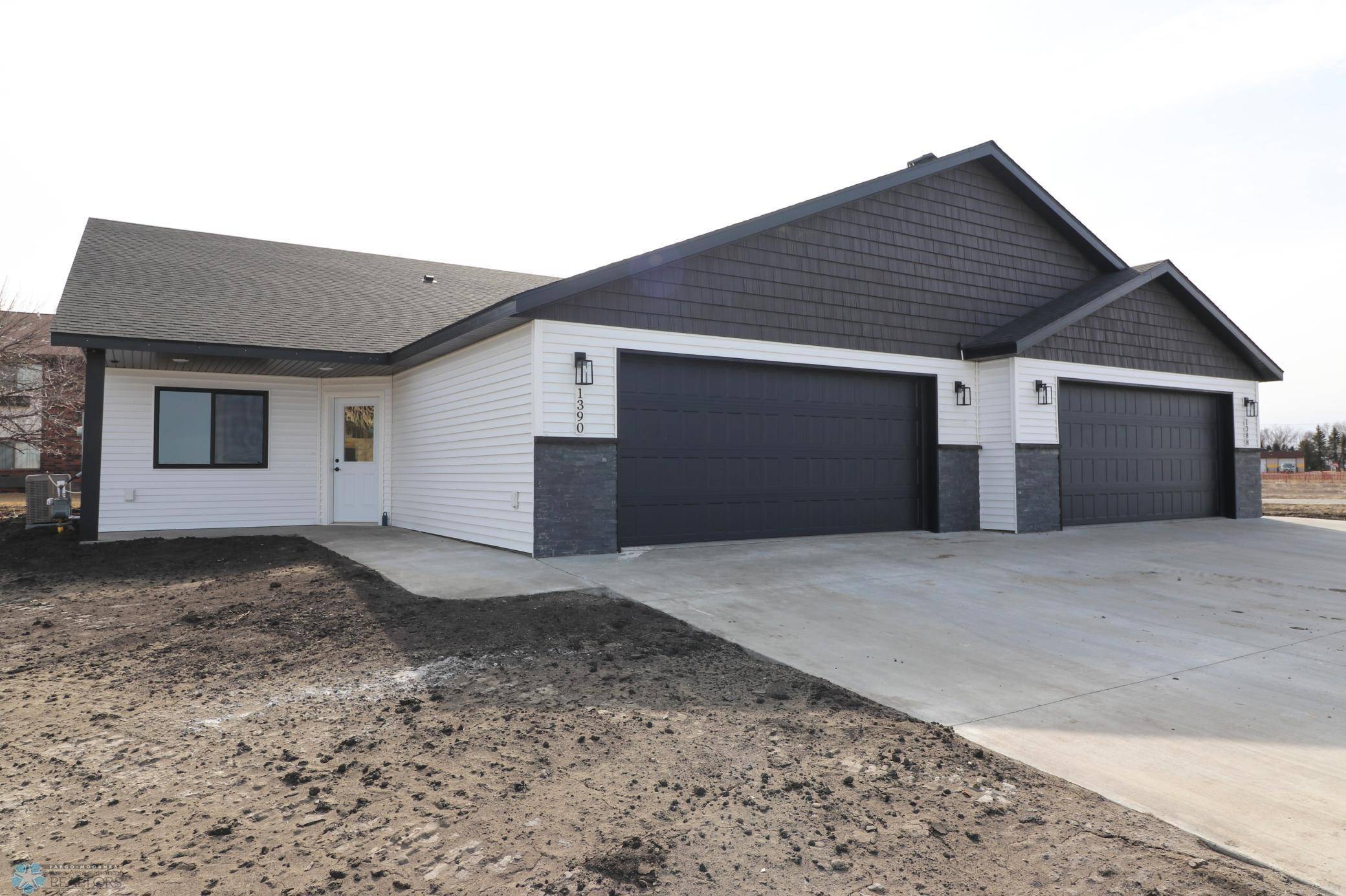 1406 Prairie Lane, Wahpeton, ND 58075