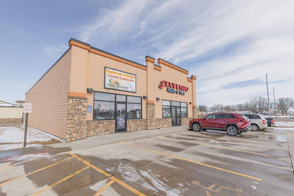 1317 Ray DR, Worthington, MN 56187