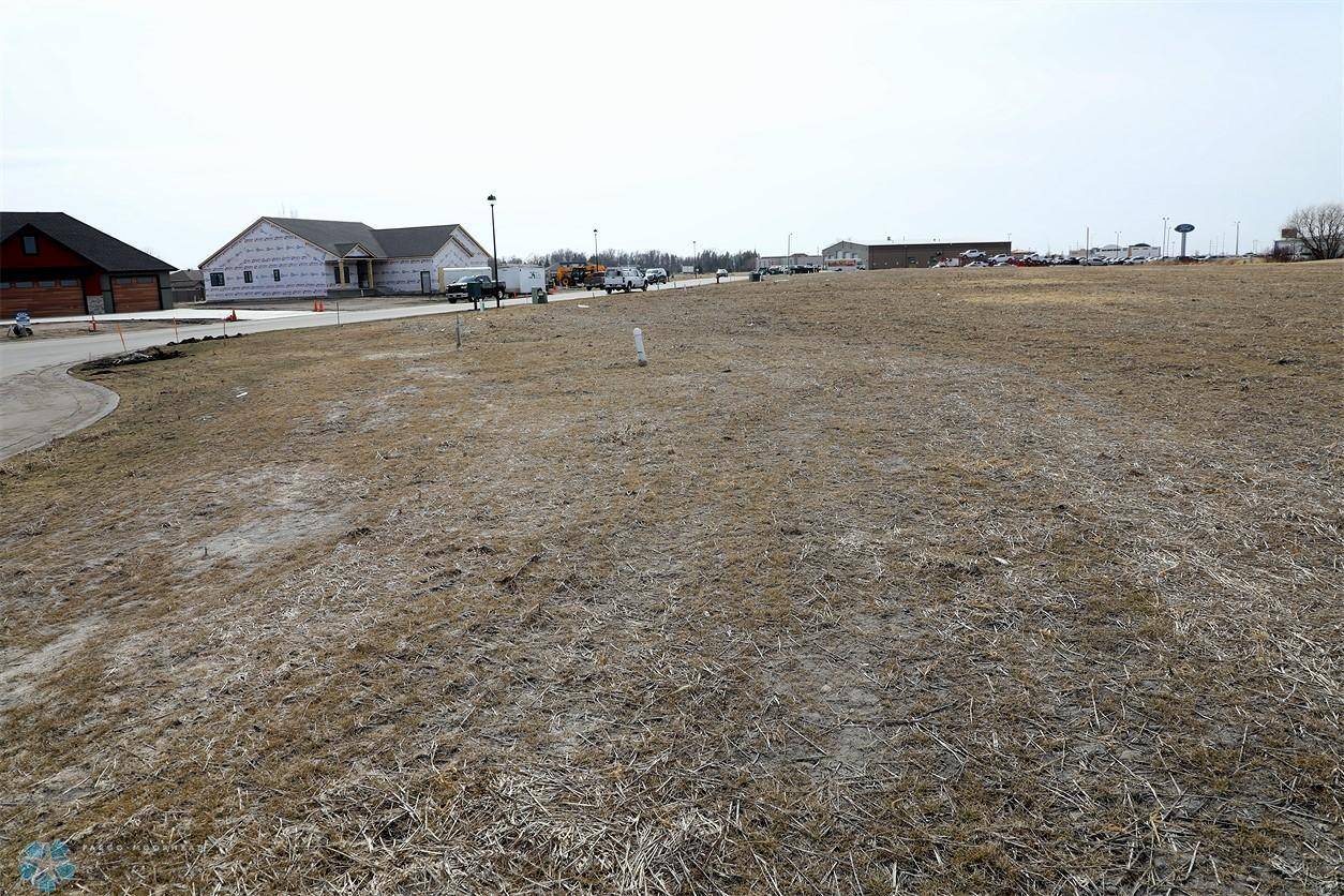 1768 Magnolia CT, Wahpeton, ND 58075