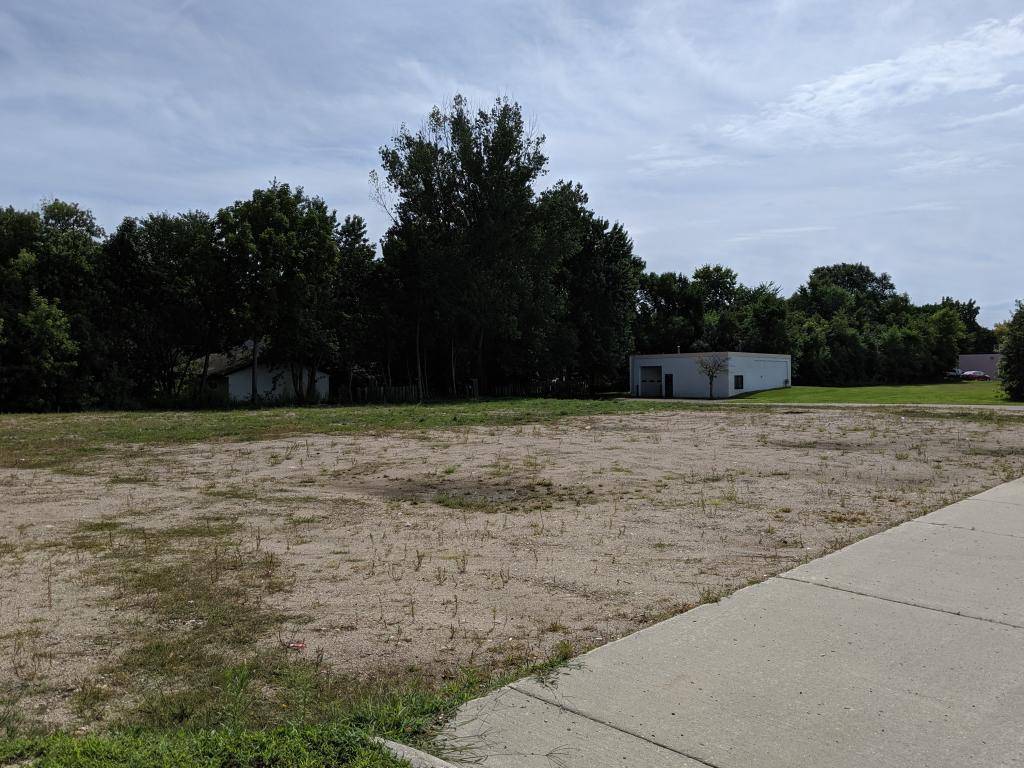 - 1st ST S, Willmar, MN 56201