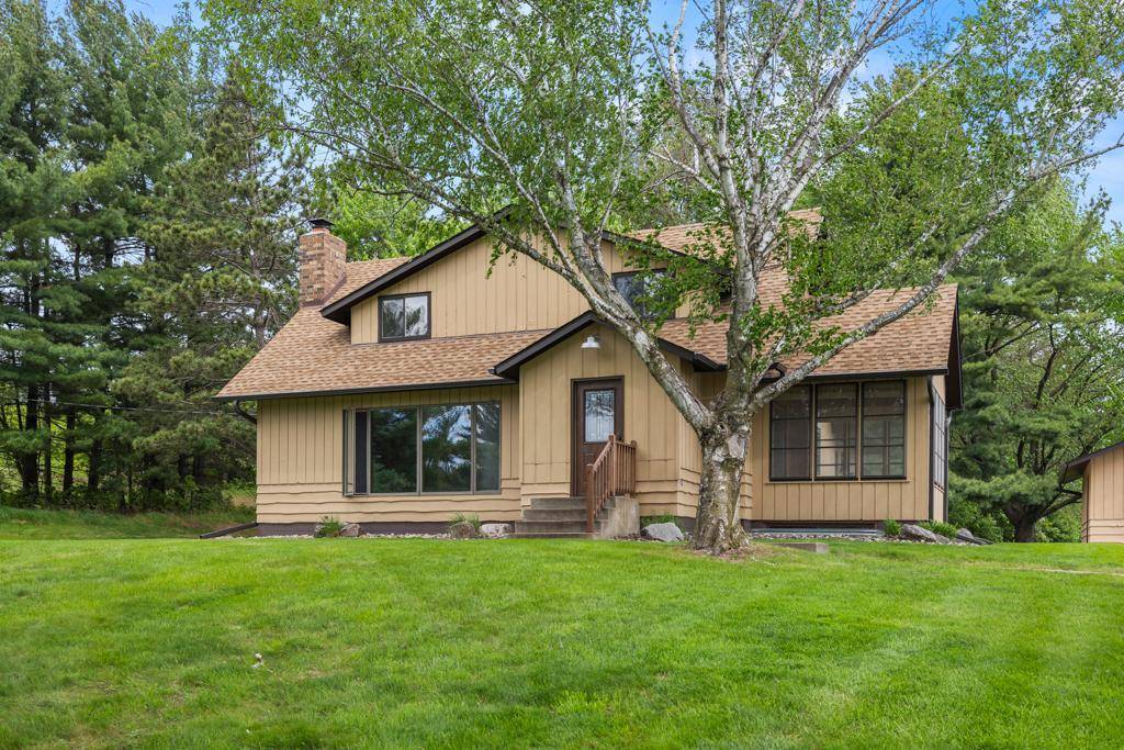 2591 Carver AVE E, Maplewood, MN 55119