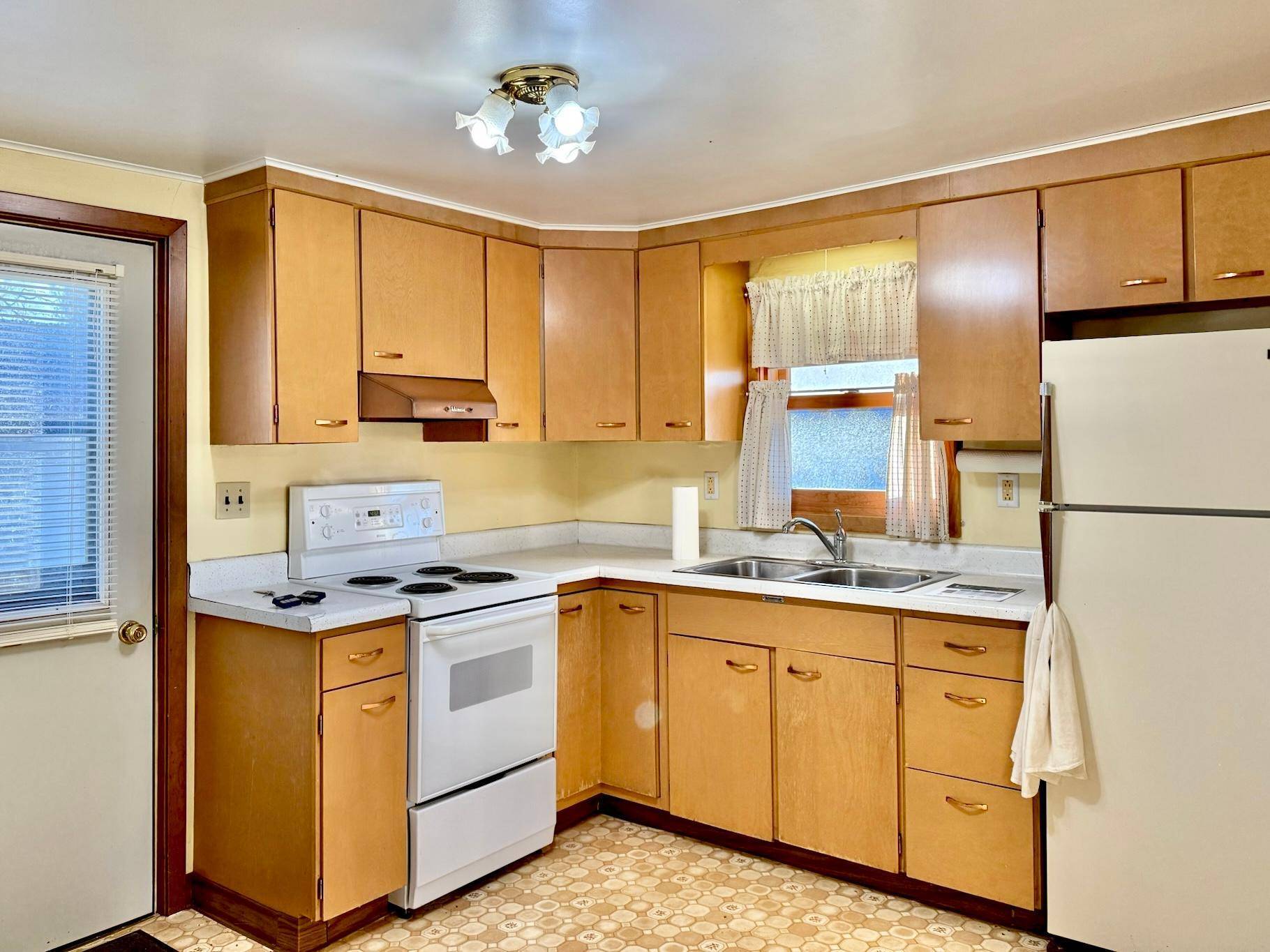 685 Main ST W, Isle, MN 56342