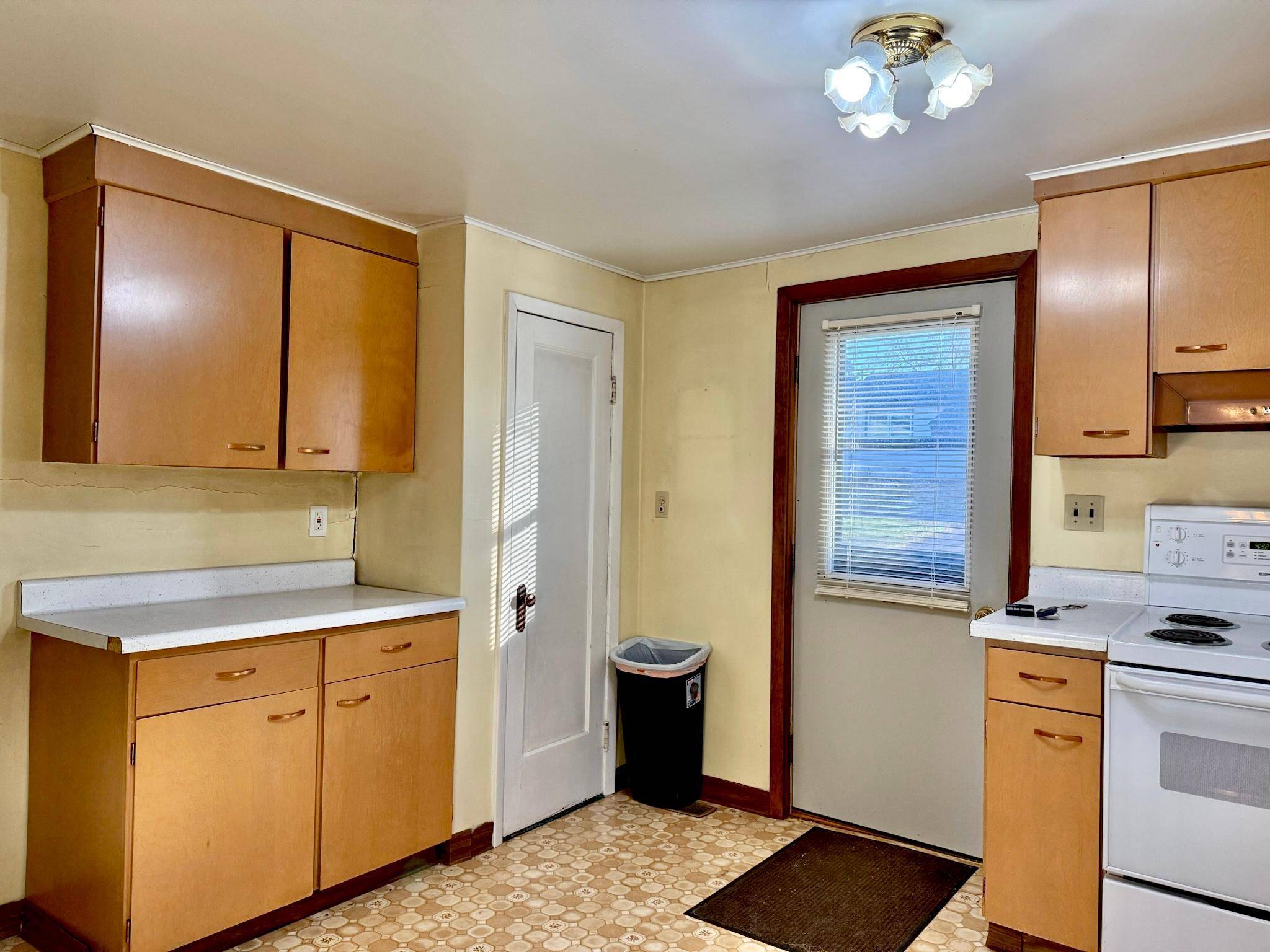 685 Main ST W, Isle, MN 56342