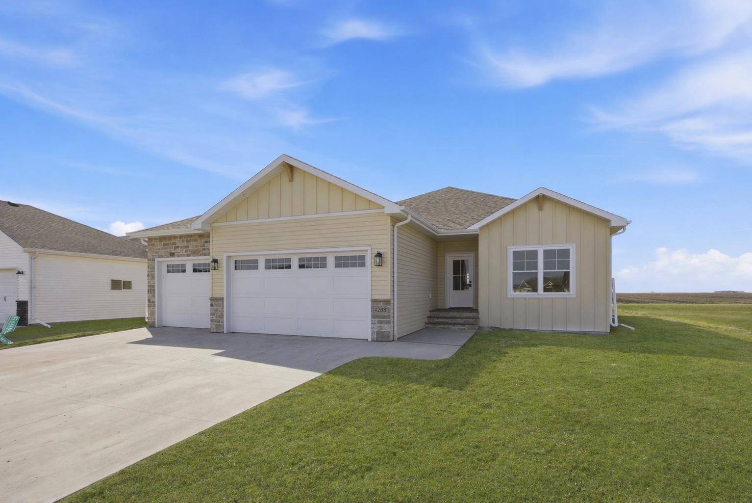 4288 Pine Pkwy S, Fargo, ND 58104