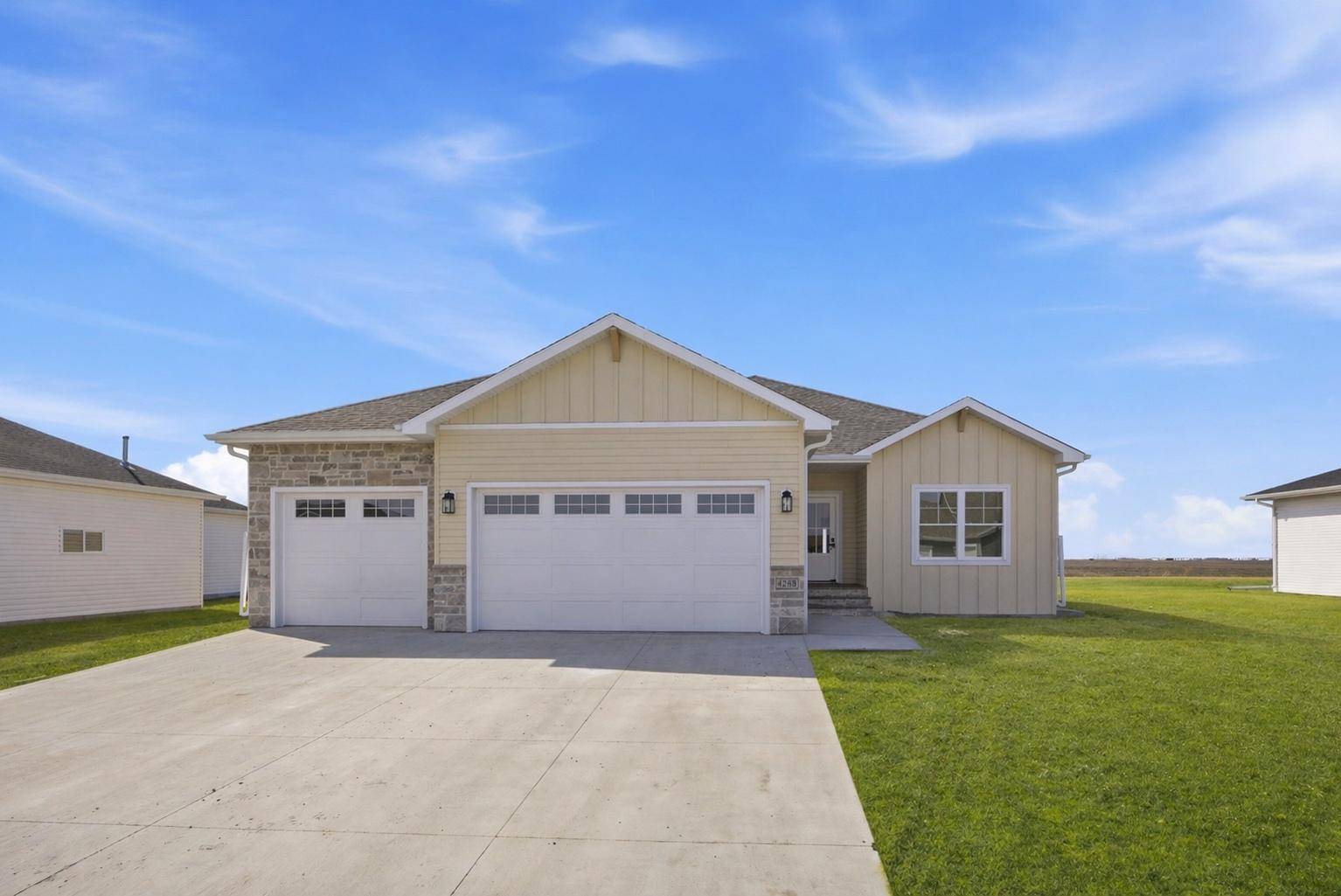 4288 Pine Pkwy S, Fargo, ND 58104