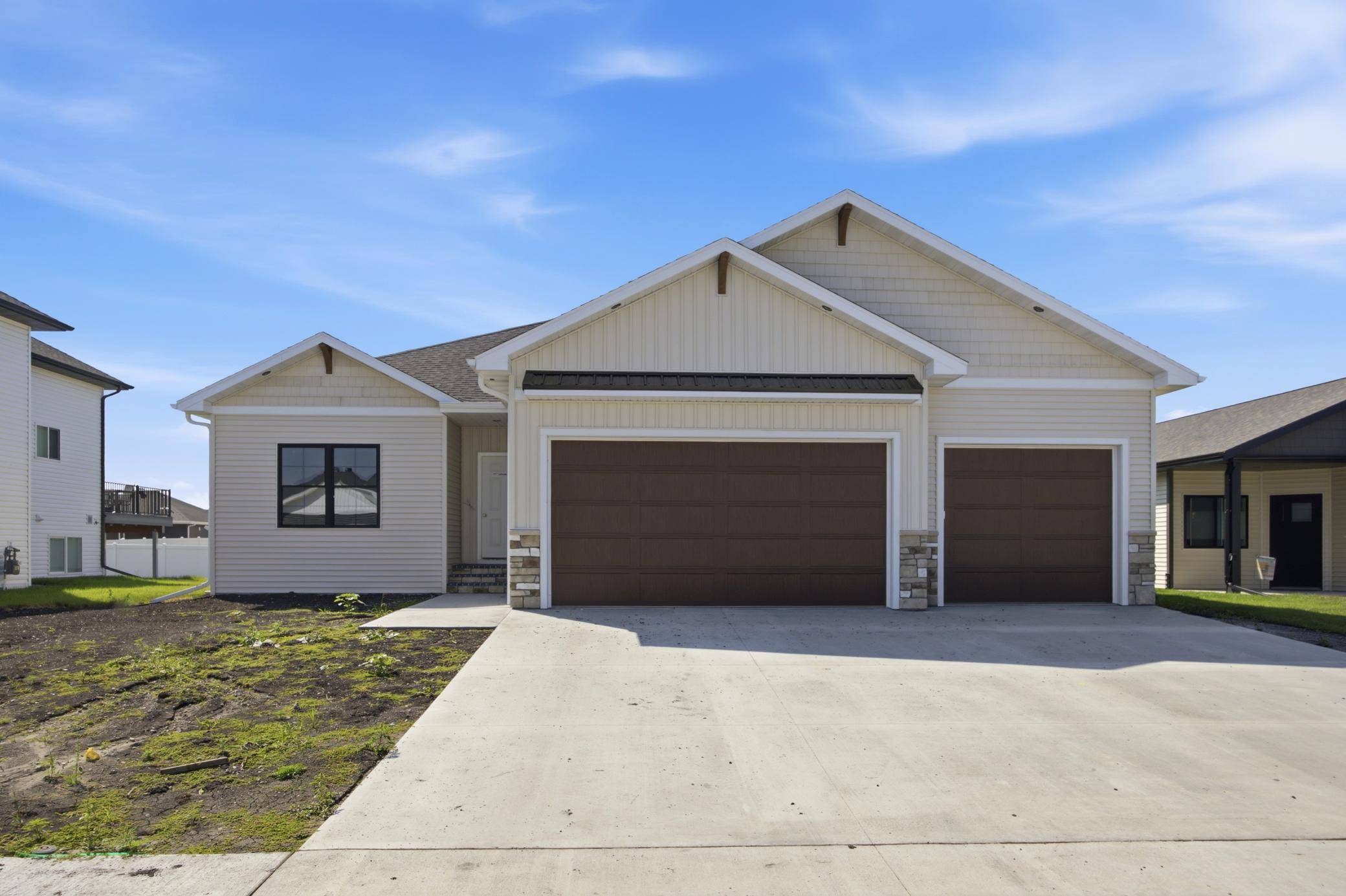 5868 Ellis DR W, Horace, ND 58047